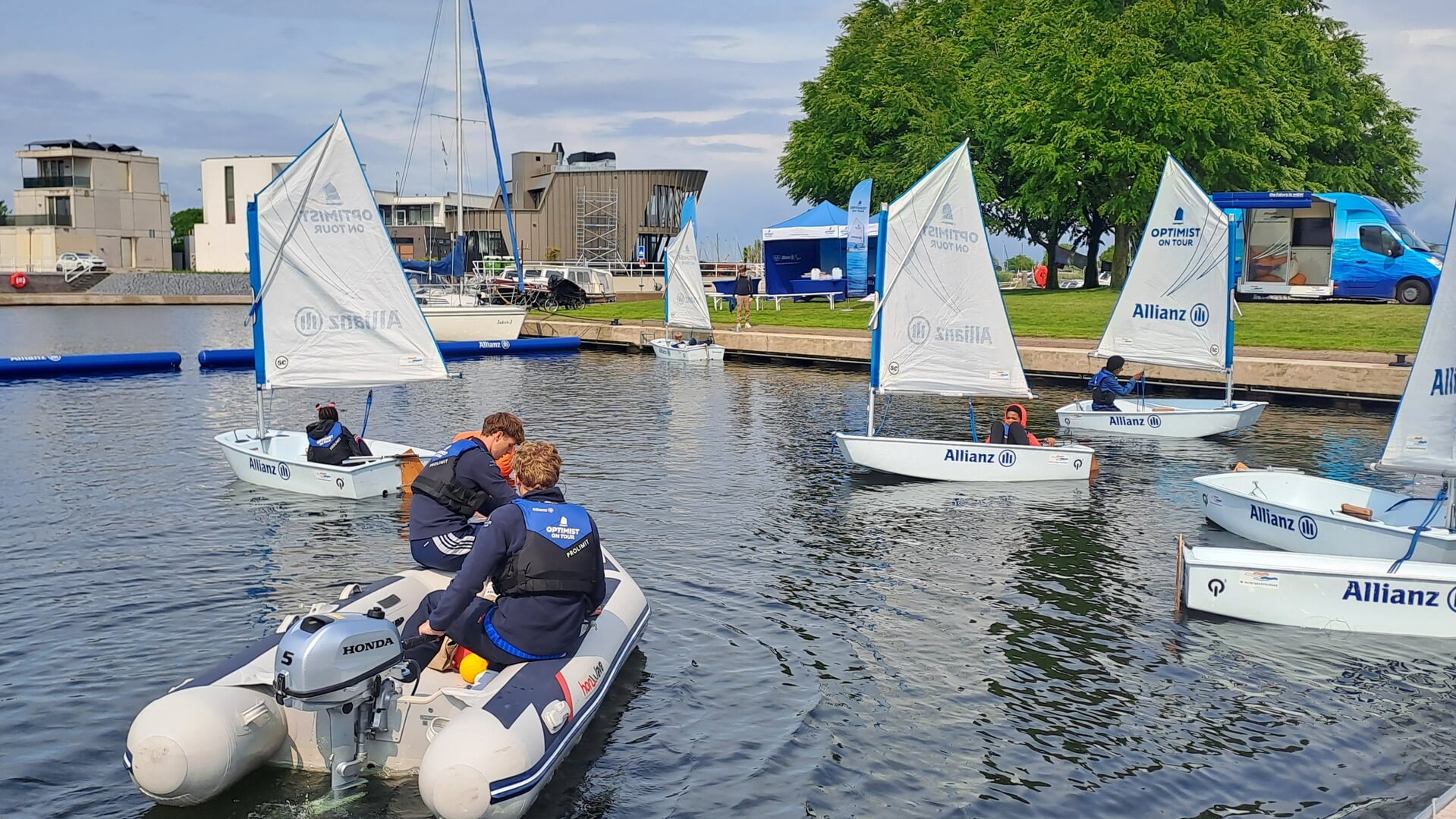 Optimist on Tour brengt kinderen in Zeewolde het water op