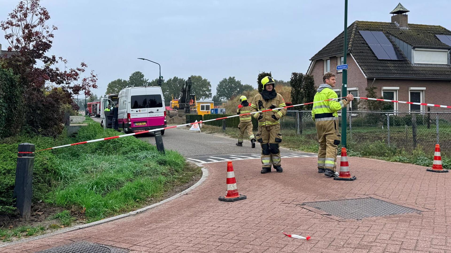 Brandweer rukt uit voor gaslek aan Veldstraat in Heeswijk-Dinther