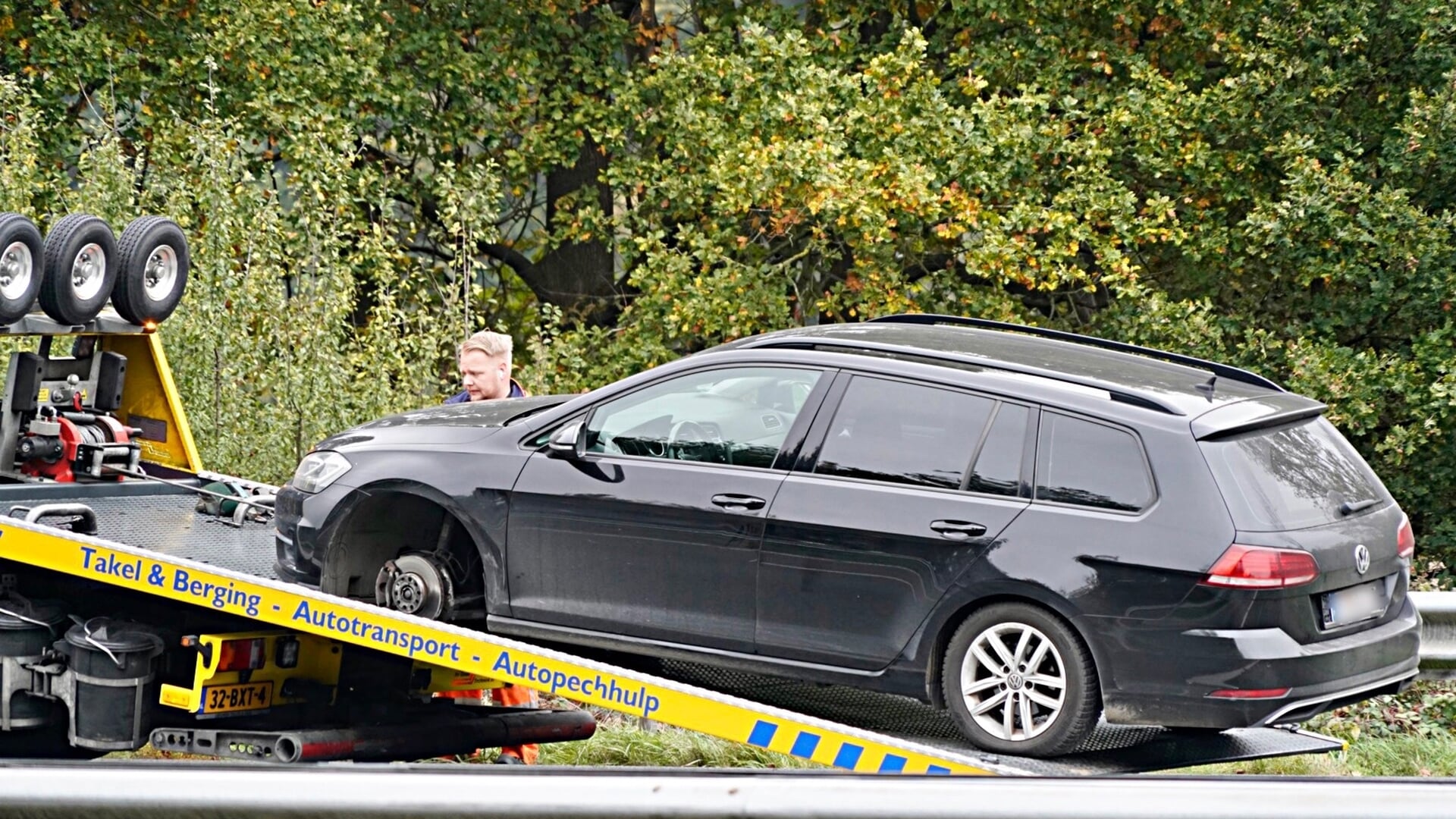 Automobilist verliest wiel op A73 bij Cuijk