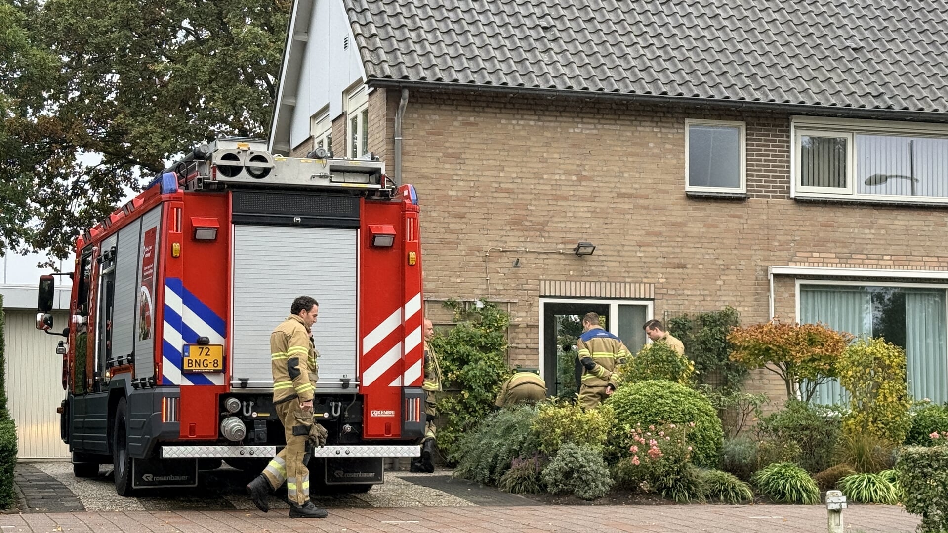 Brandweer redt vrouw die vastzit op traplift