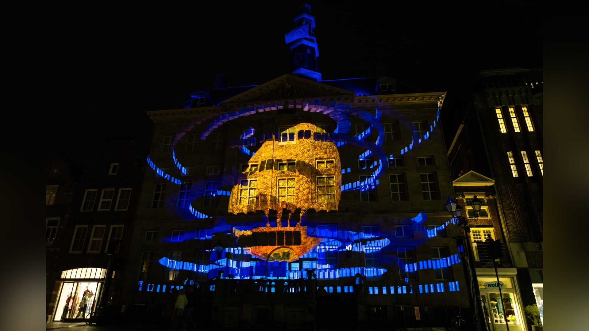 Magische lichtprojectie op het Bossche stadhuis
