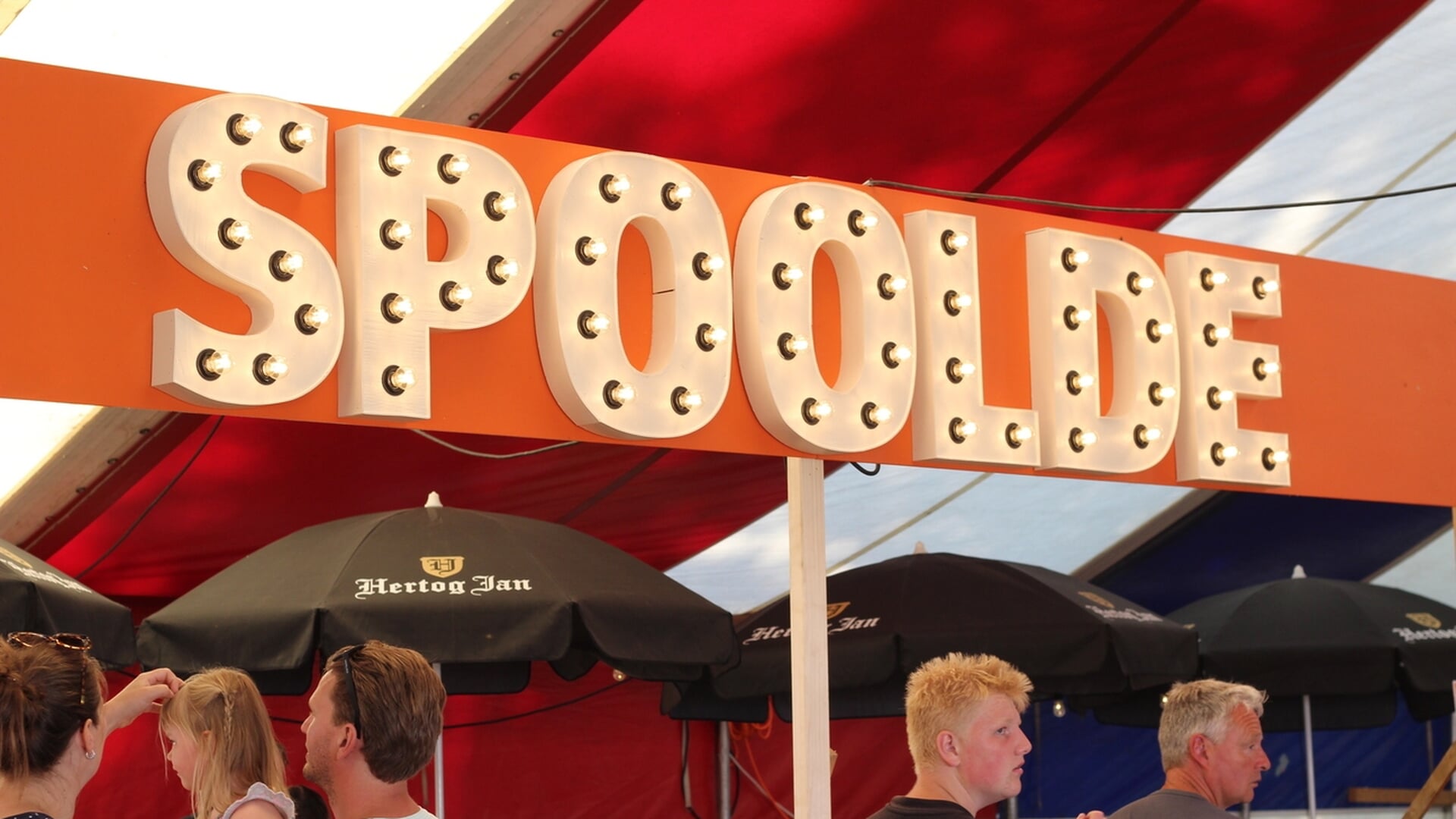 Oranjevereniging Spoolde houdt jaarlijks feest