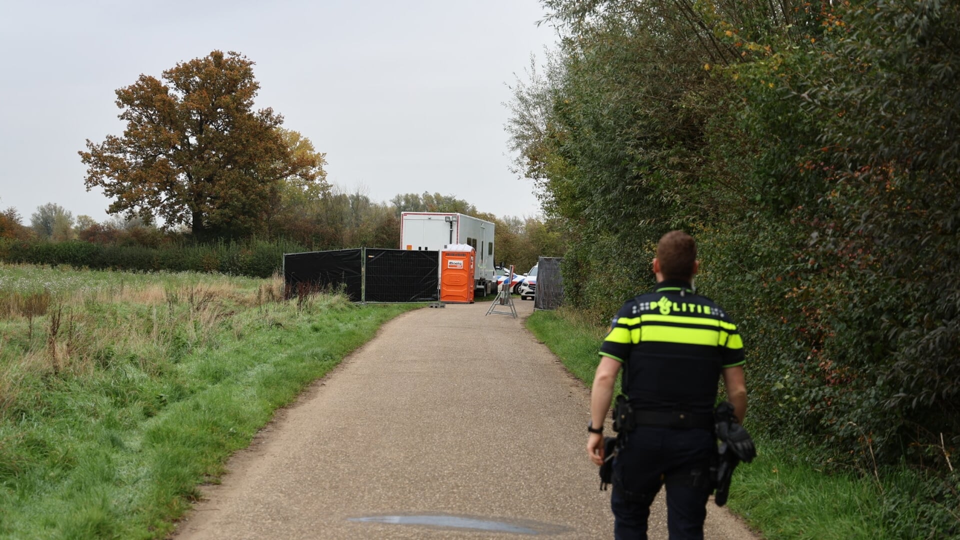 Grootschalig onderzoek naar overleden persoon in auto Boxmeer; politie gaat uit van een misdrijf