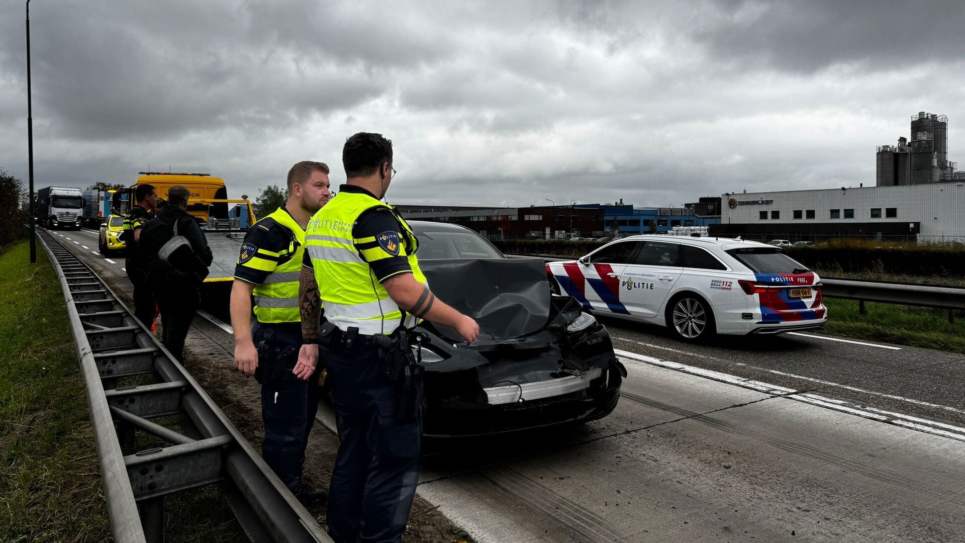 Vrachtwagen rijd door na ongeval N279