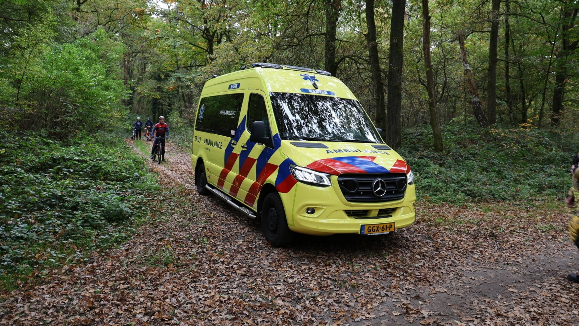 Mountainbiker bewusteloos aangetroffen in bos