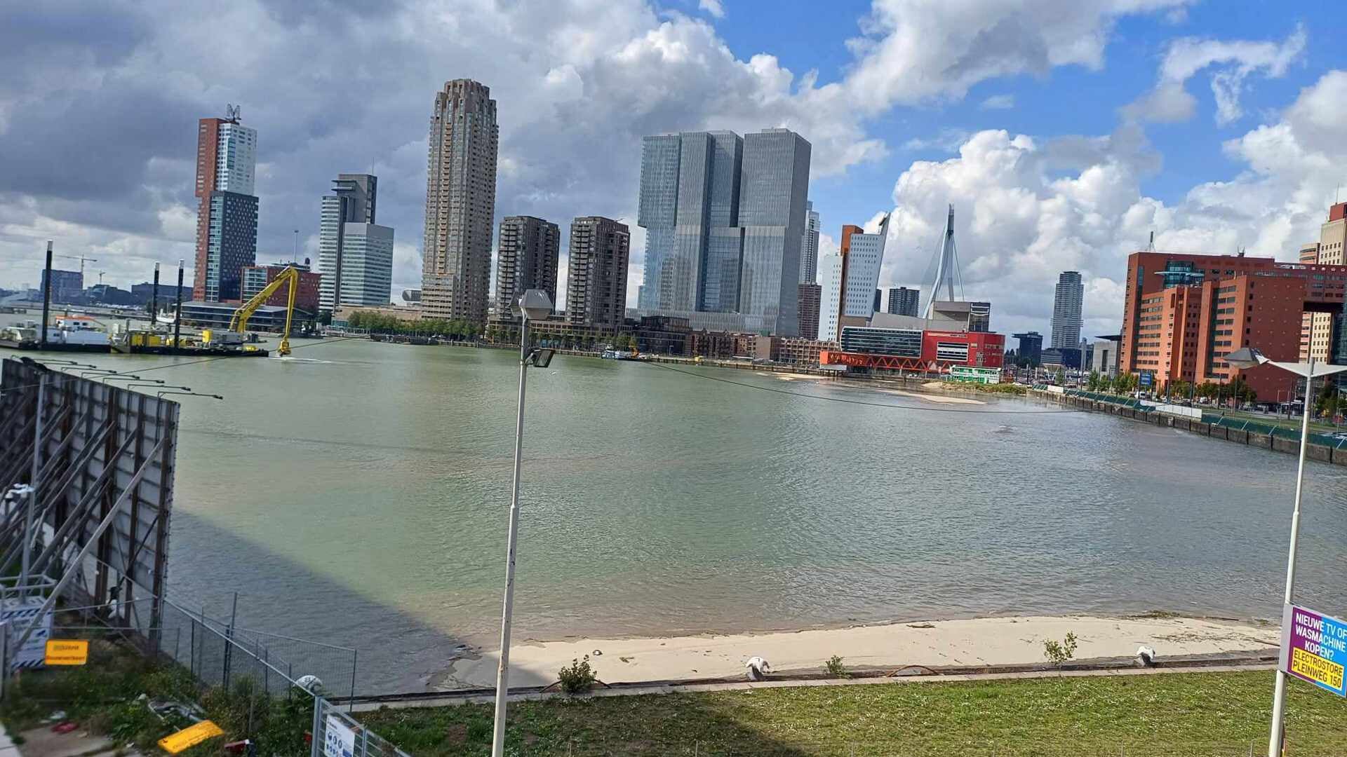 Huh? Het strand in de Rijnhaven is opeens weg! - Adverteren Rotterdam ...