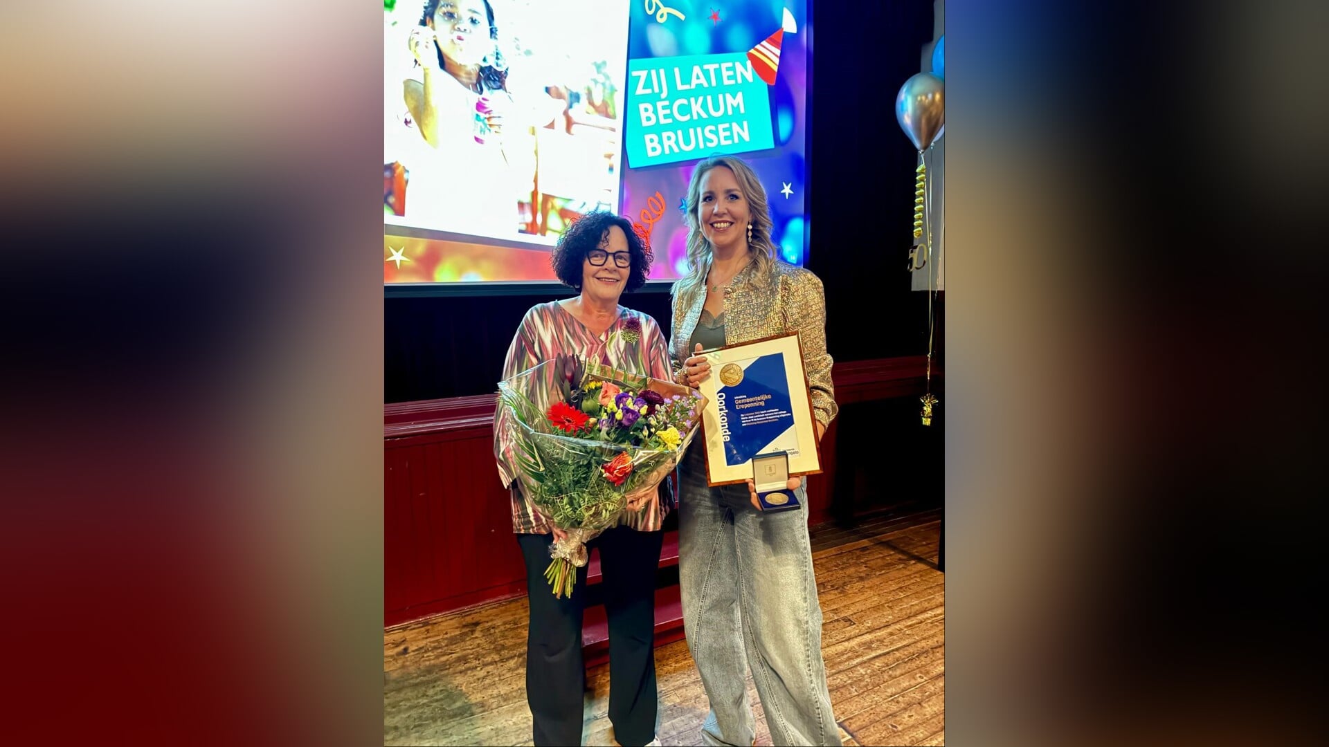 Bronzen Erepenning voor jarige Dorpsraad Beckum