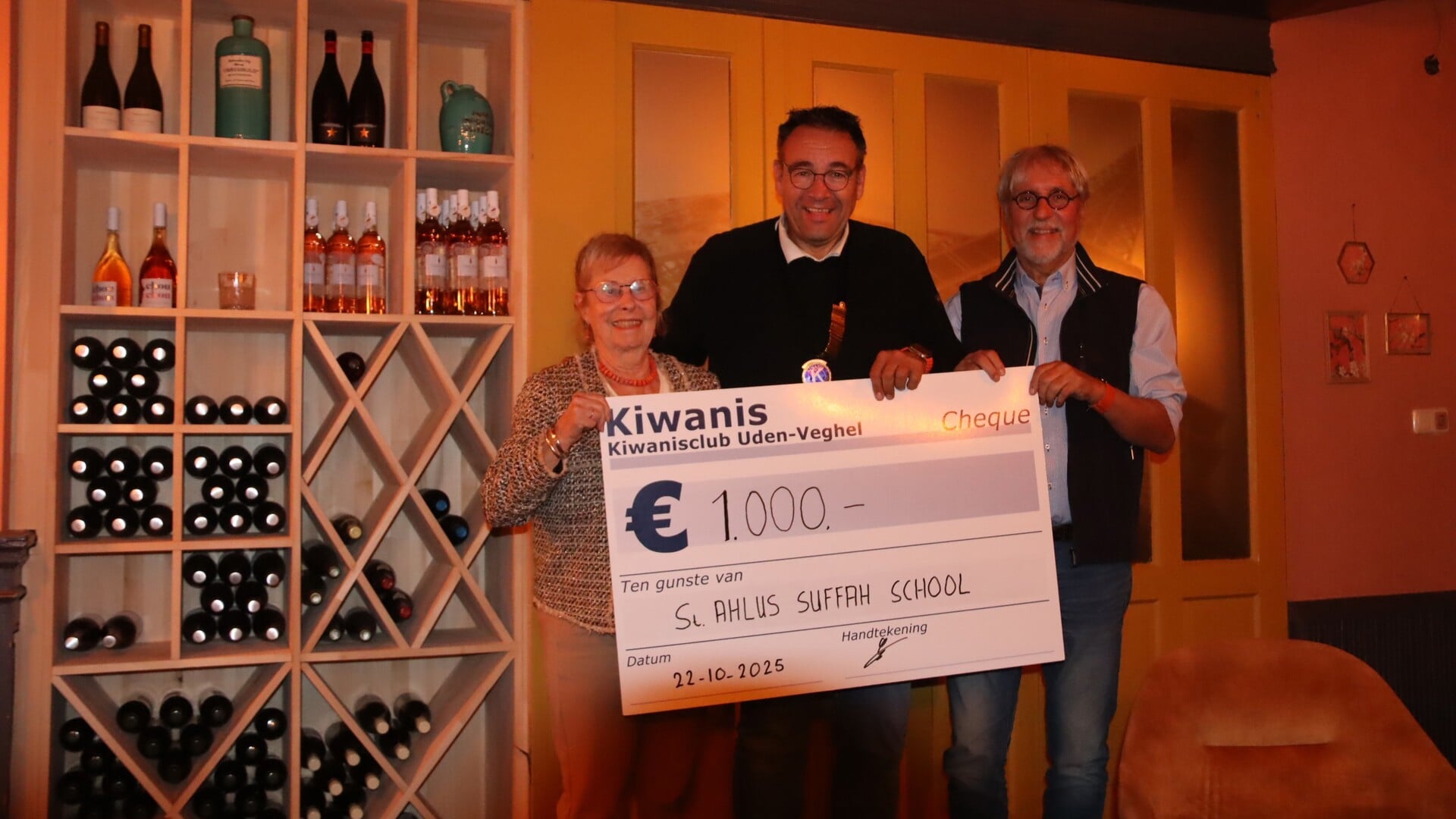 Kiwanisclub Uden-Veghel doneert duizend euro aan onderwijsproject in Gambia