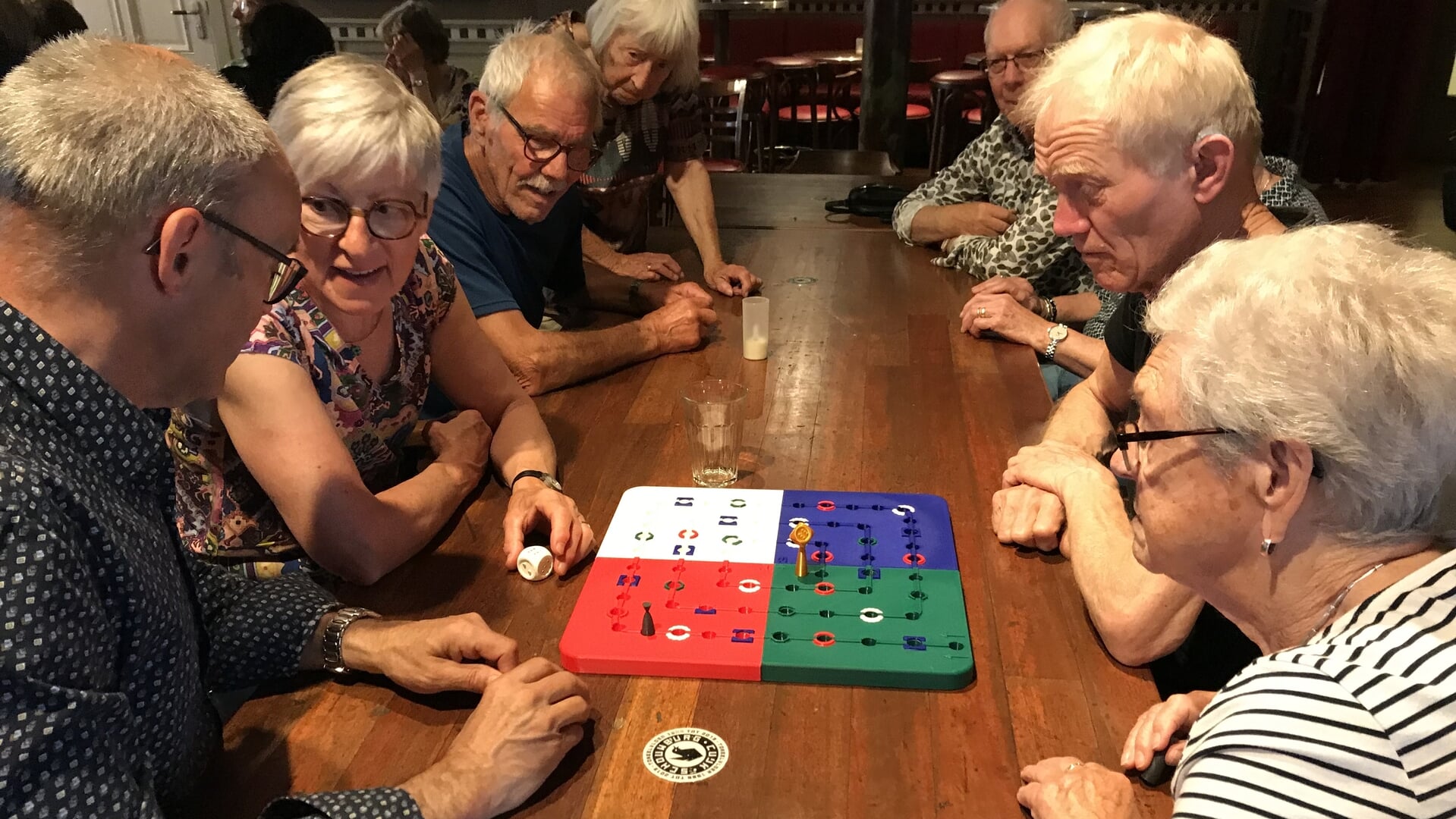 Ambulante begeleidster van Koninklijke Visio bij Oogcafé