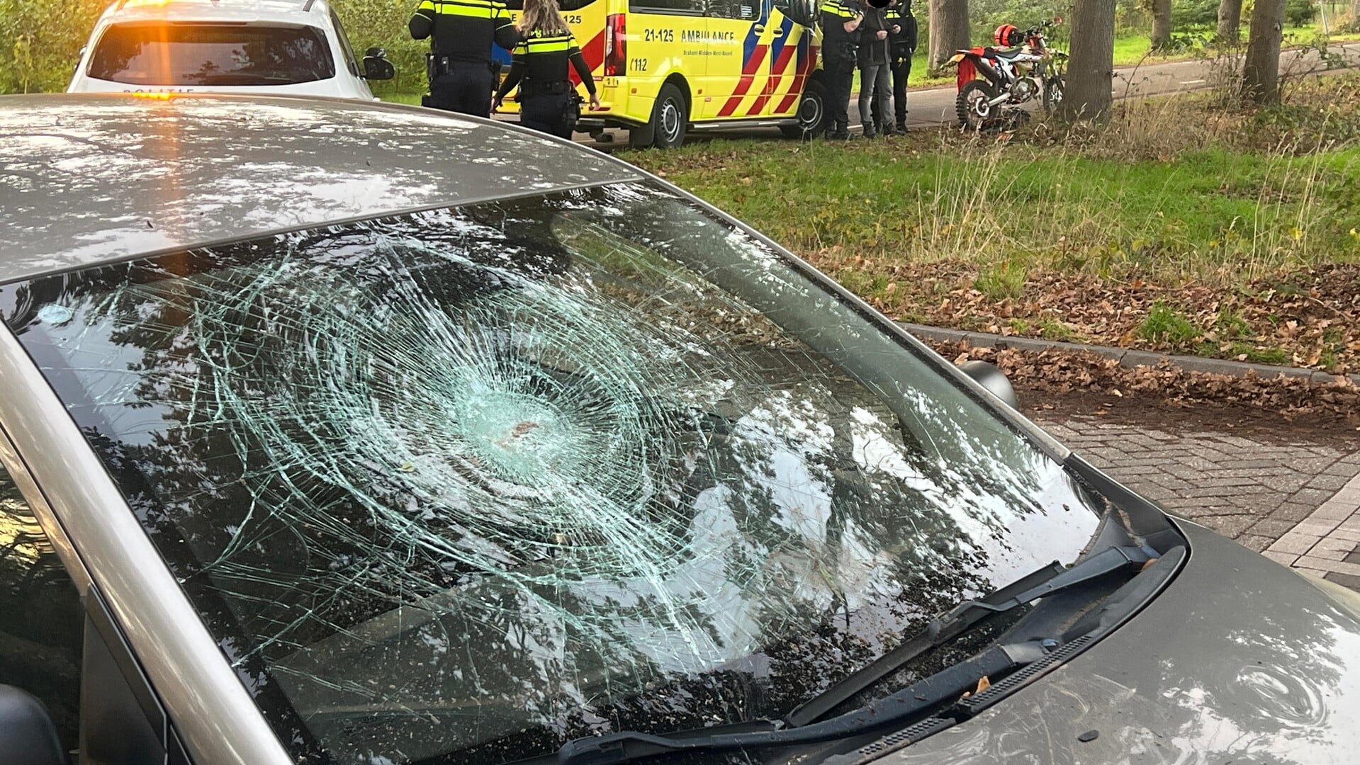 Motorrijder botst op auto aan Lieshoutsedijk