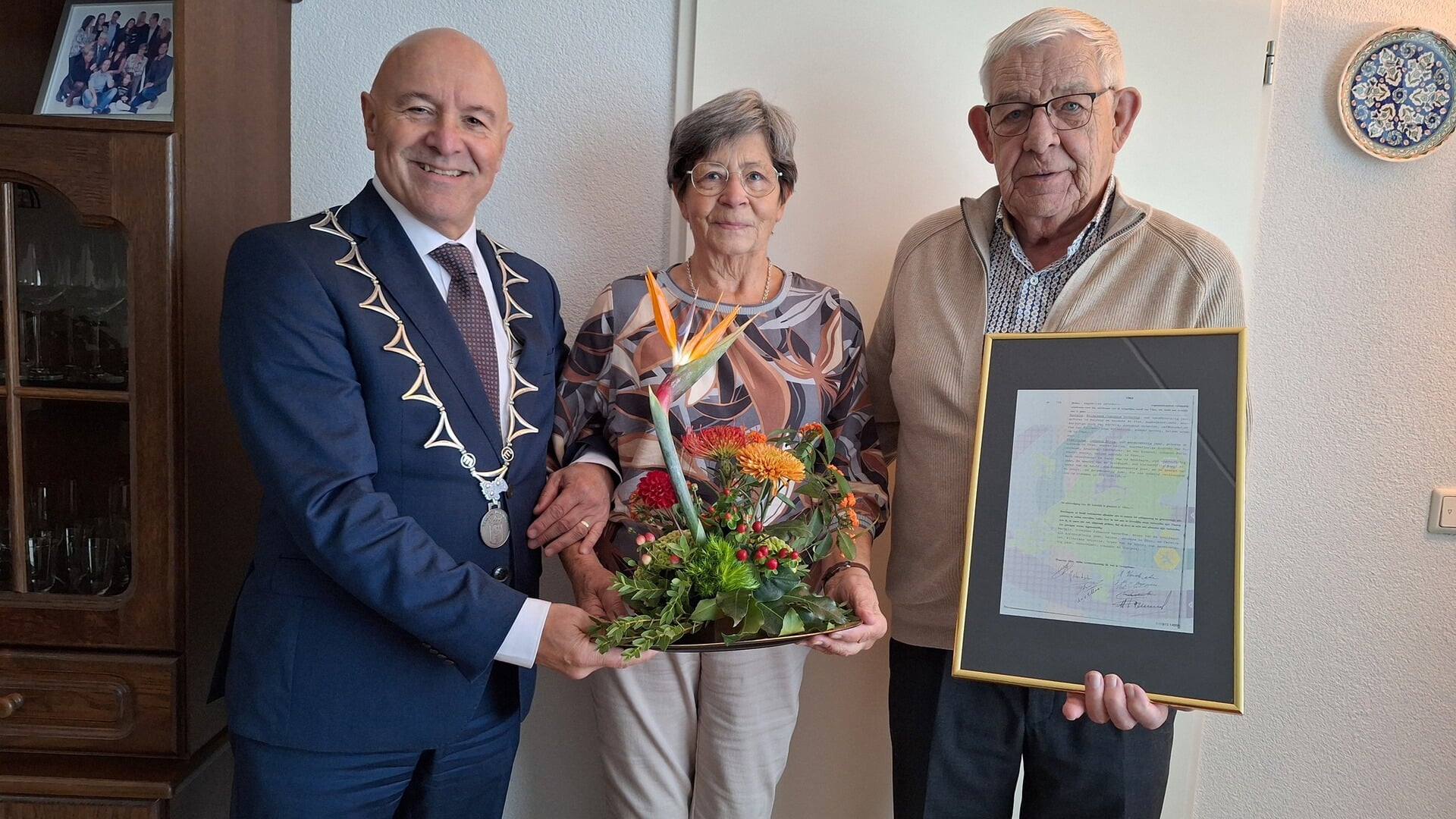 Zes echtparen vieren diamanten huwelijk