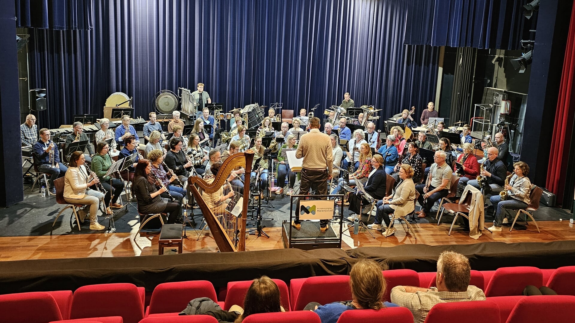 Uitzwaaiconcert op de Noordkade voor Muziekvereniging Meierijstad
