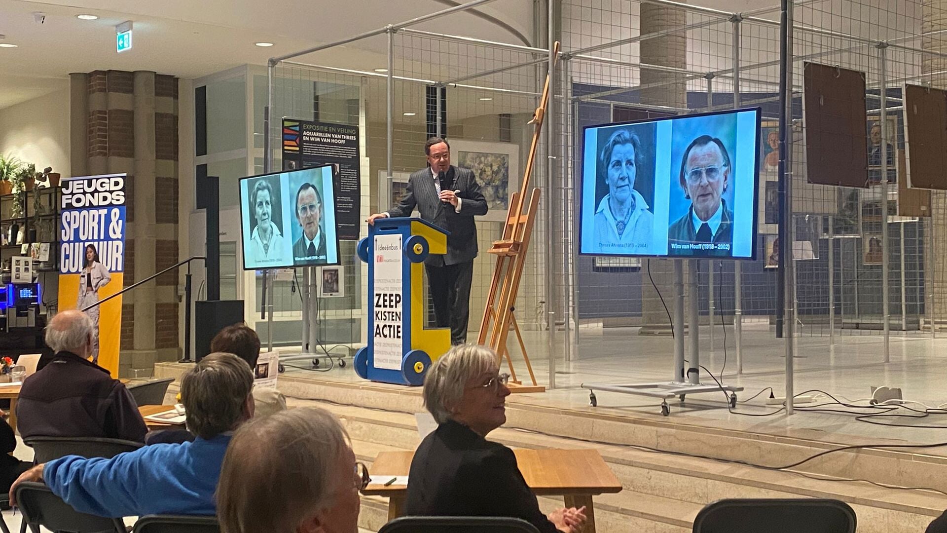 Veiling aquarellen levert mooi bedrag op voor goede doelen