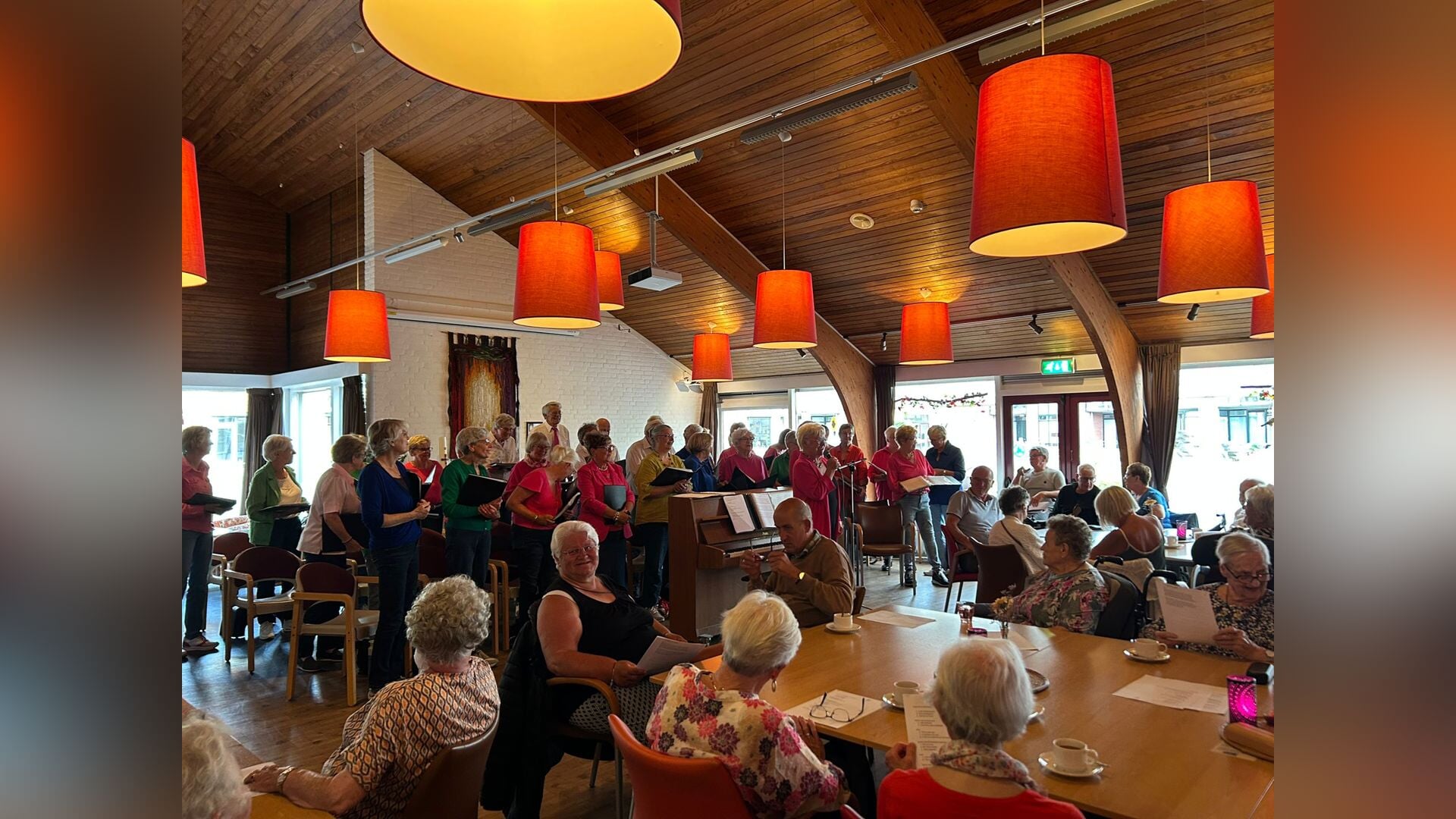 Gemengd koor Arioso uit Heerde sluit haar seizoen af in de Bongerd met een optreden voor de bewoners