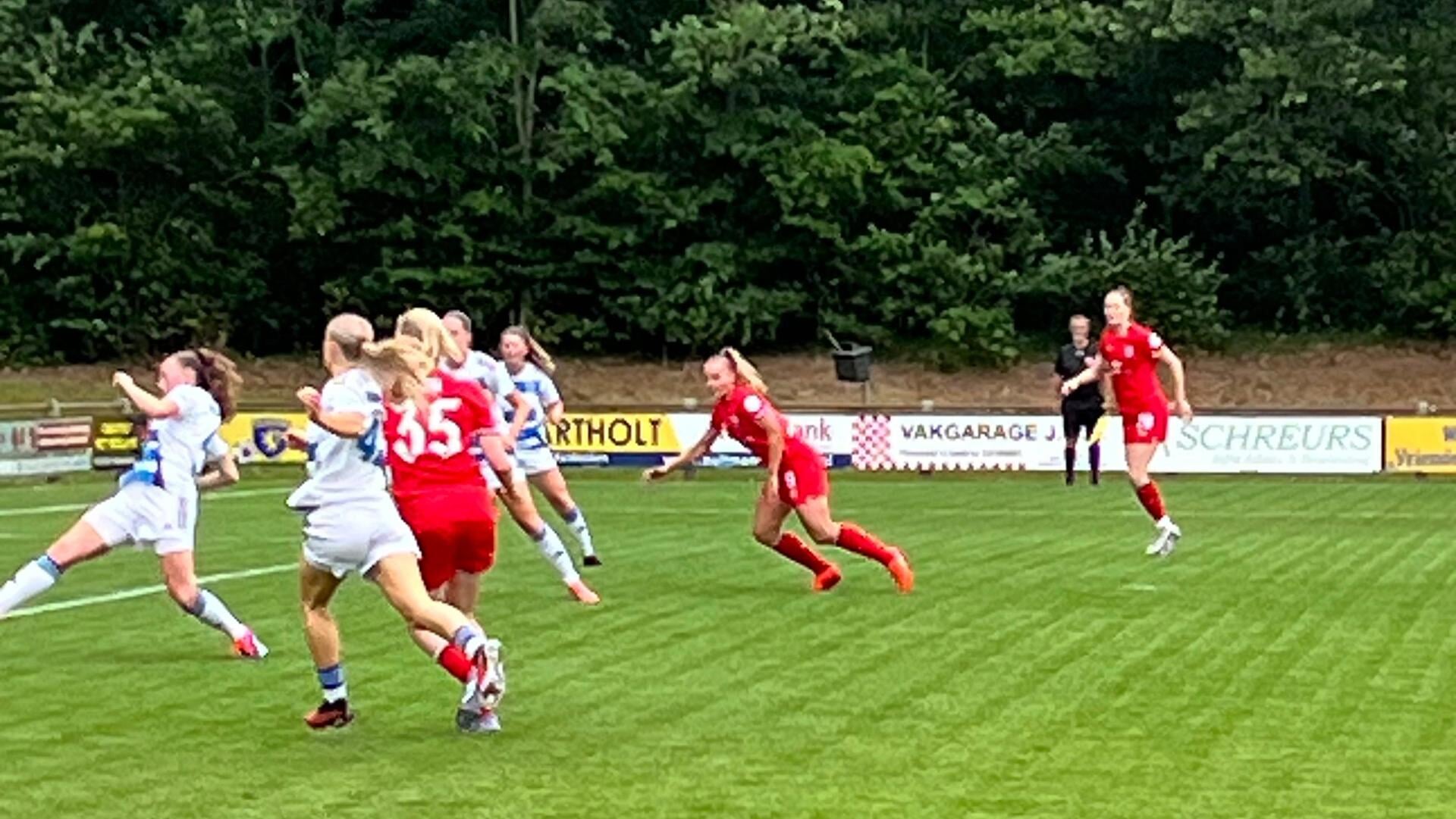 FC Twente Vrouwen wint eerste oefenduel van PEC Zwolle in Hattem