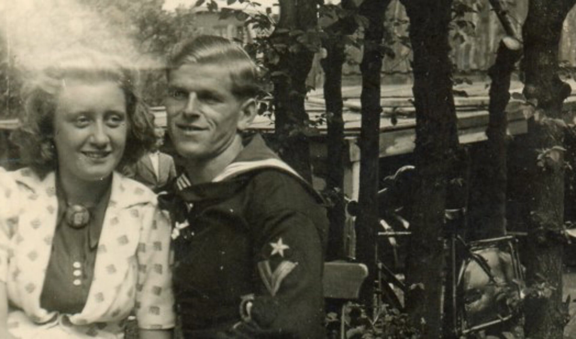 De onthutsende liefdesgeschiedenis van een matroos en een meisje in ...