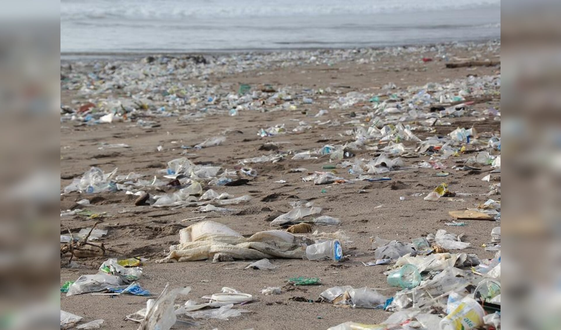 Zwerfafval Op Het Strand: Ruimt U Het Op?