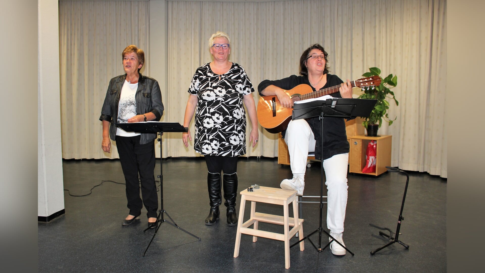 Seniorenmiddag in Daarlerveen met optreden van De Olde Deerns