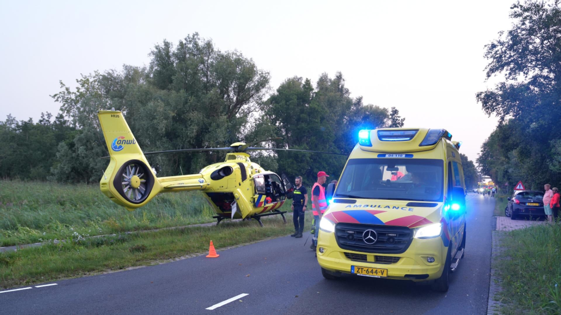 Motorrijder ernstig gewond bij aanrijding op de Veneweg bij Wanneperveen