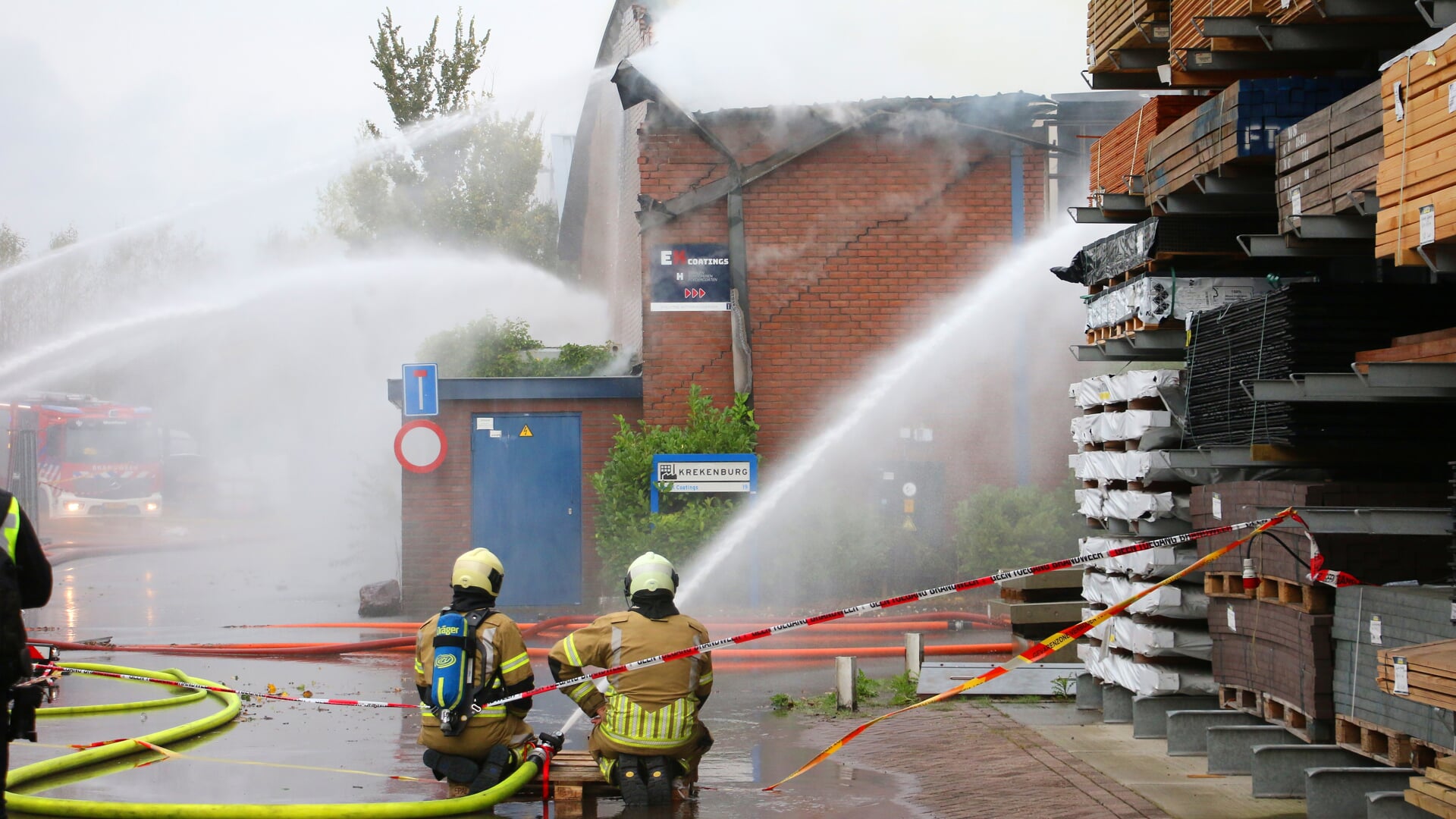 Zeer grote brand bij de firma EK Coatings in Montfoort