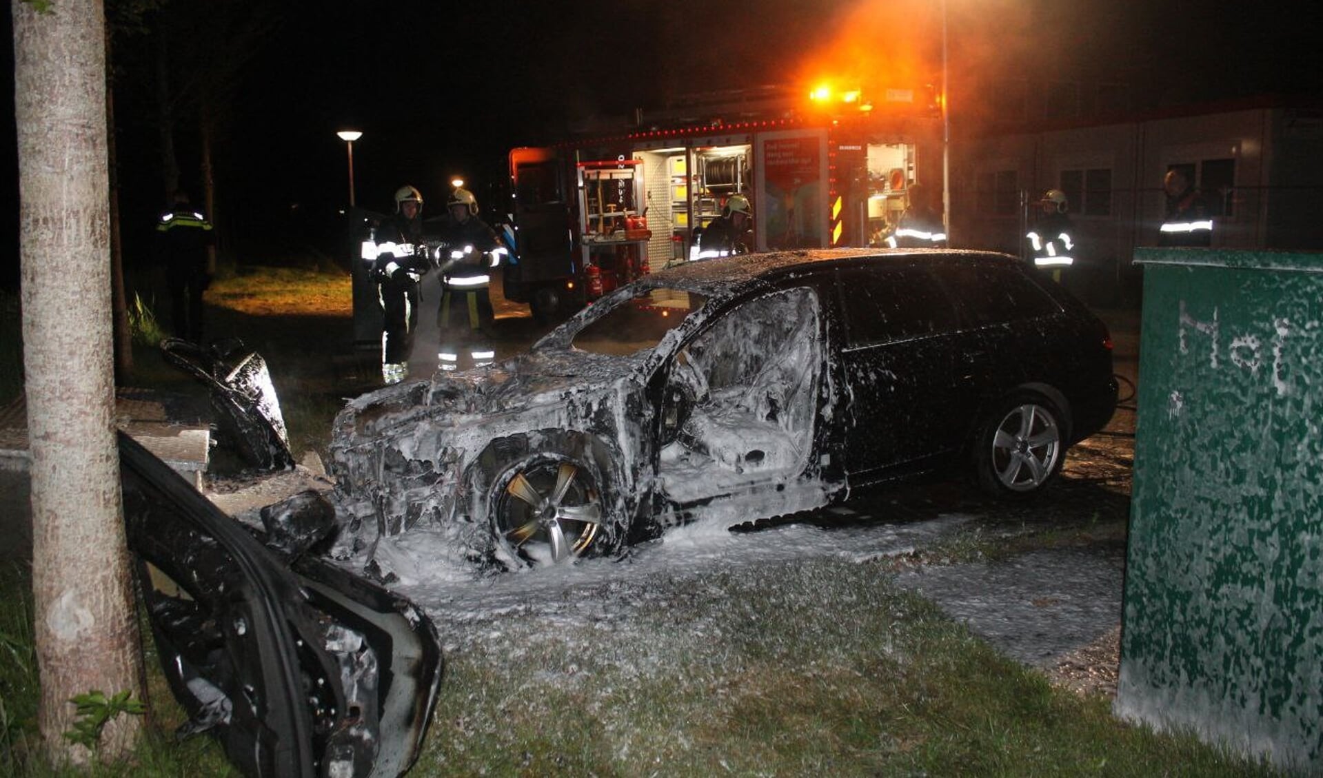 Autobrand aan de Foeke Sjoerdsstrjitte in Oosternijkerk