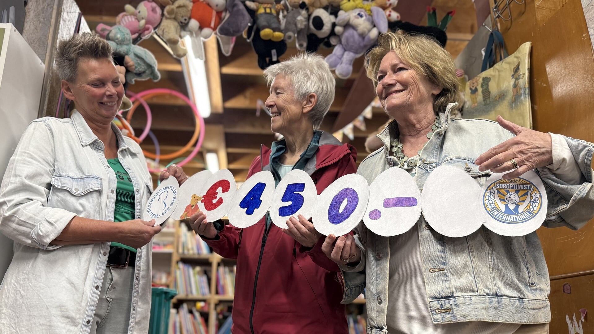 Soroptimistclub schenkt aan Speelgoed- en Spellenbank