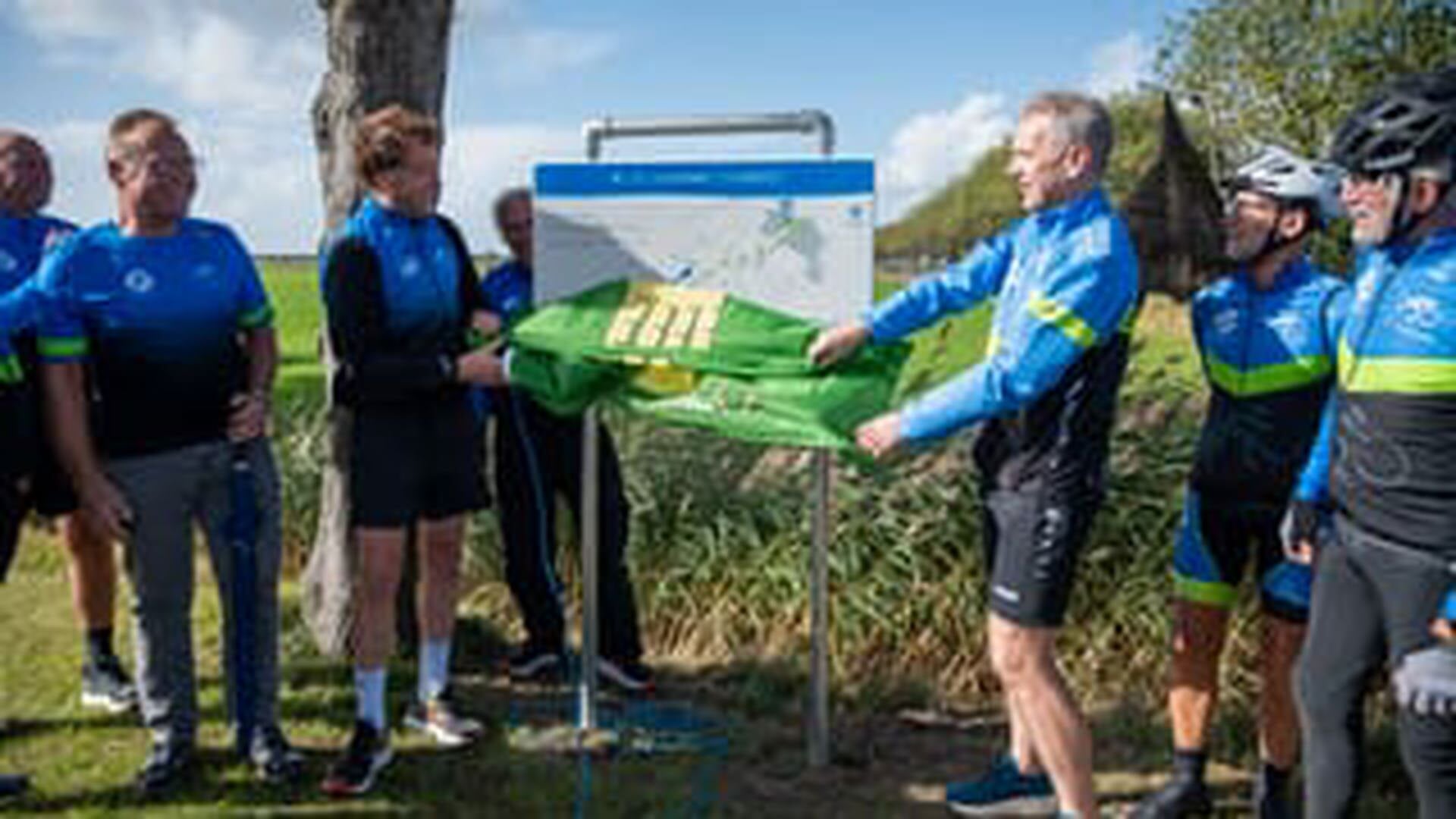 Zestig jarige STC (schaats-trim-club) Oldemarkt plaatst infopaneel
