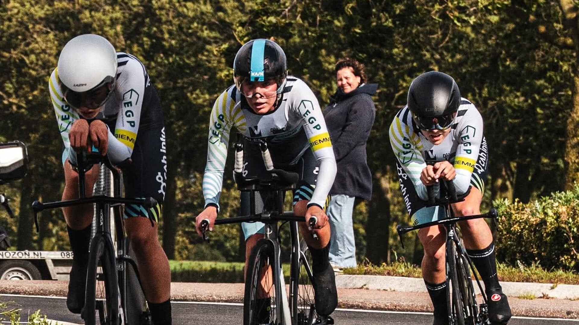 Drontense Petra Welmers eindigt met TalentCycling net naast podium bij ploegentijdrit