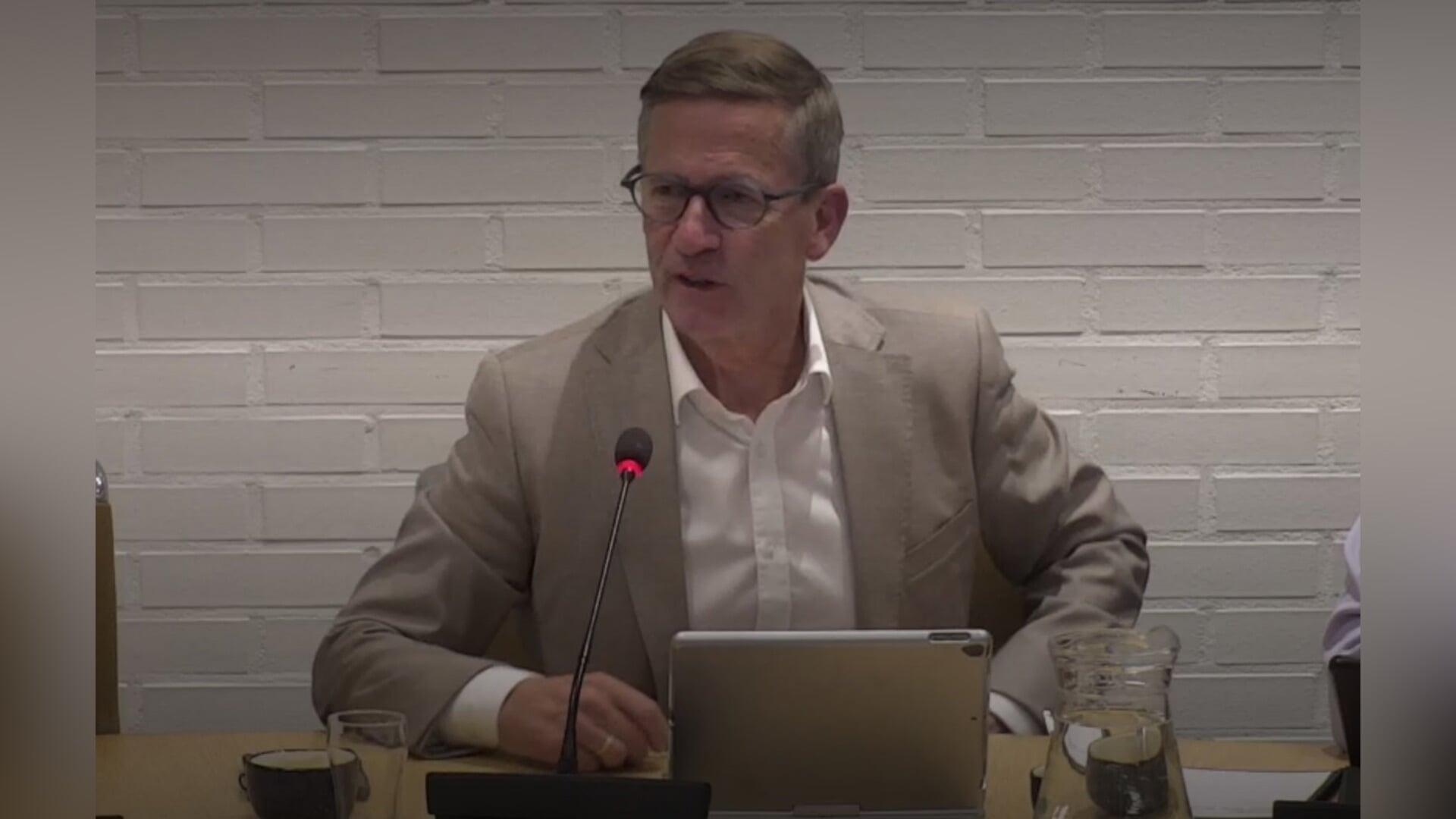 Motie over moties laat gemeenteraad in spiegel kijken