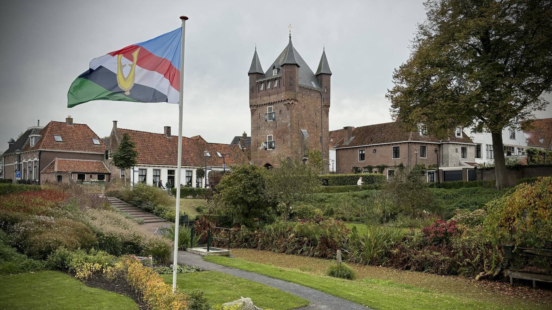De vlag in top op 11 oktober tijdens Hattemse Veteranendag