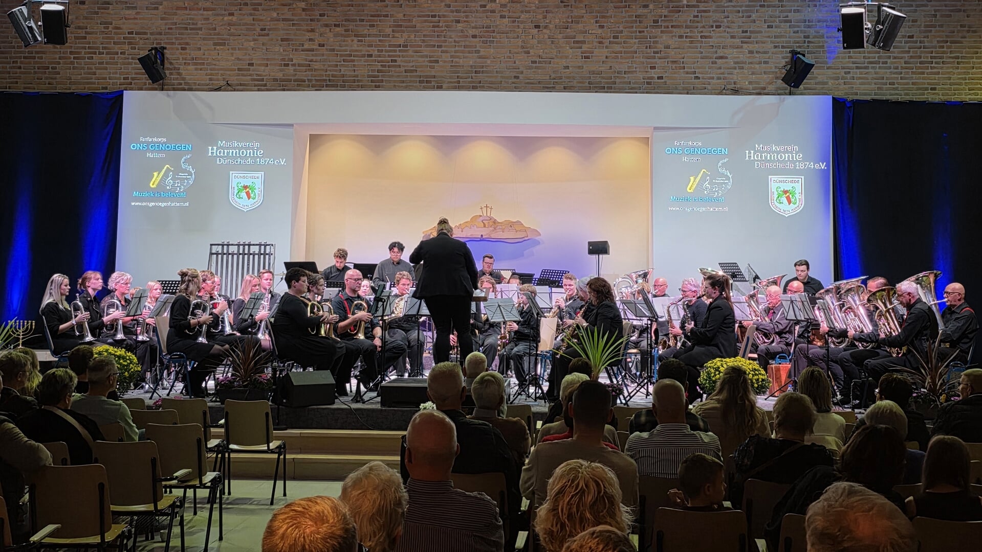 Dubbelconcert Fanfarekorps Ons Genoegen en Musikverein Harmonie Dünschede