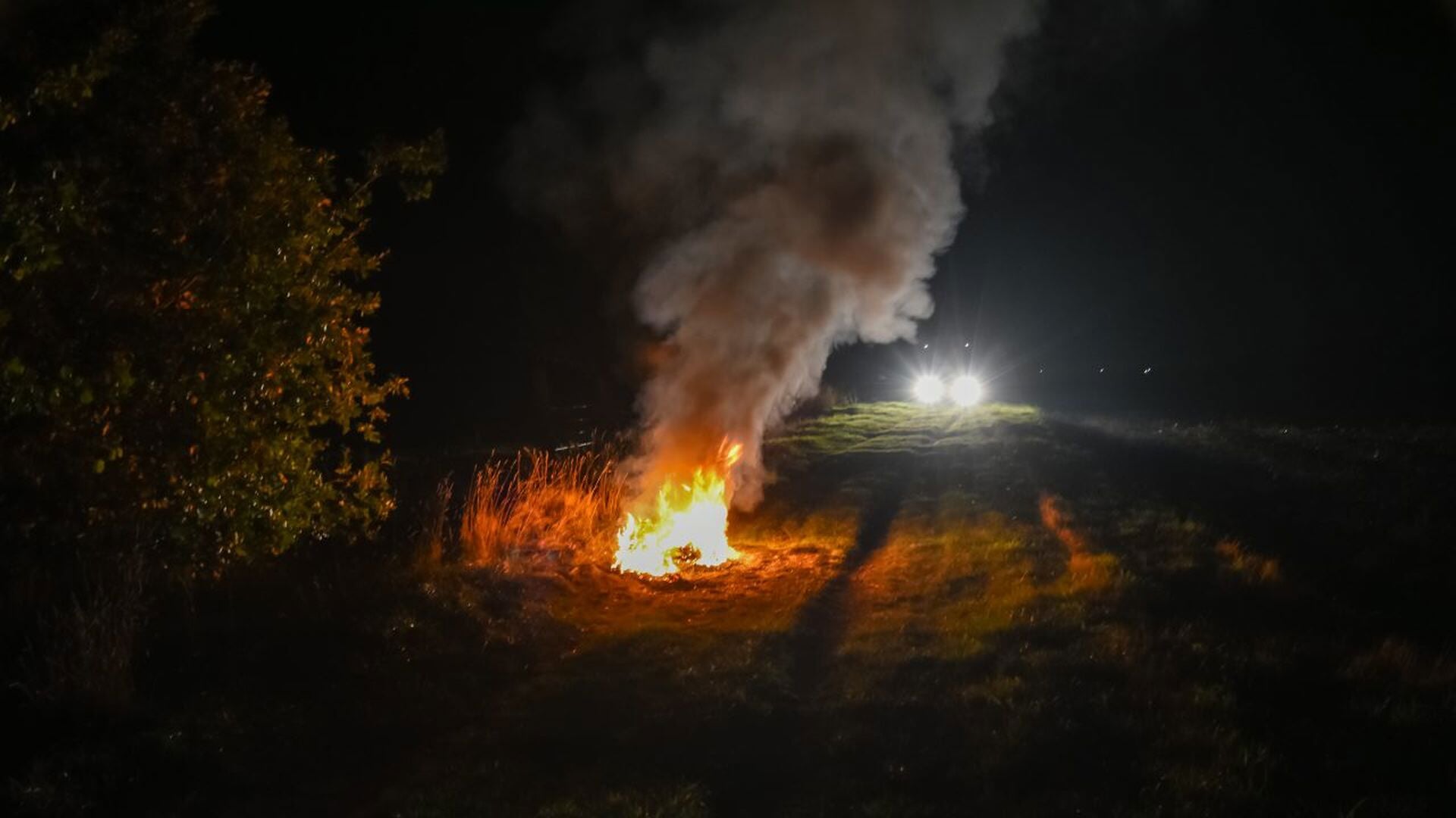 Negende brand: gedumpt afval in de brand gestoken.
