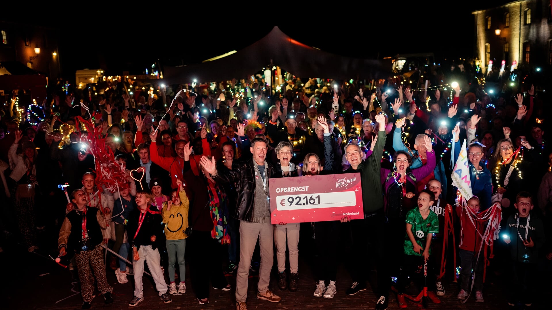 Deelnemers Reuma Light Walk lopen 92.000 euro bij elkaar