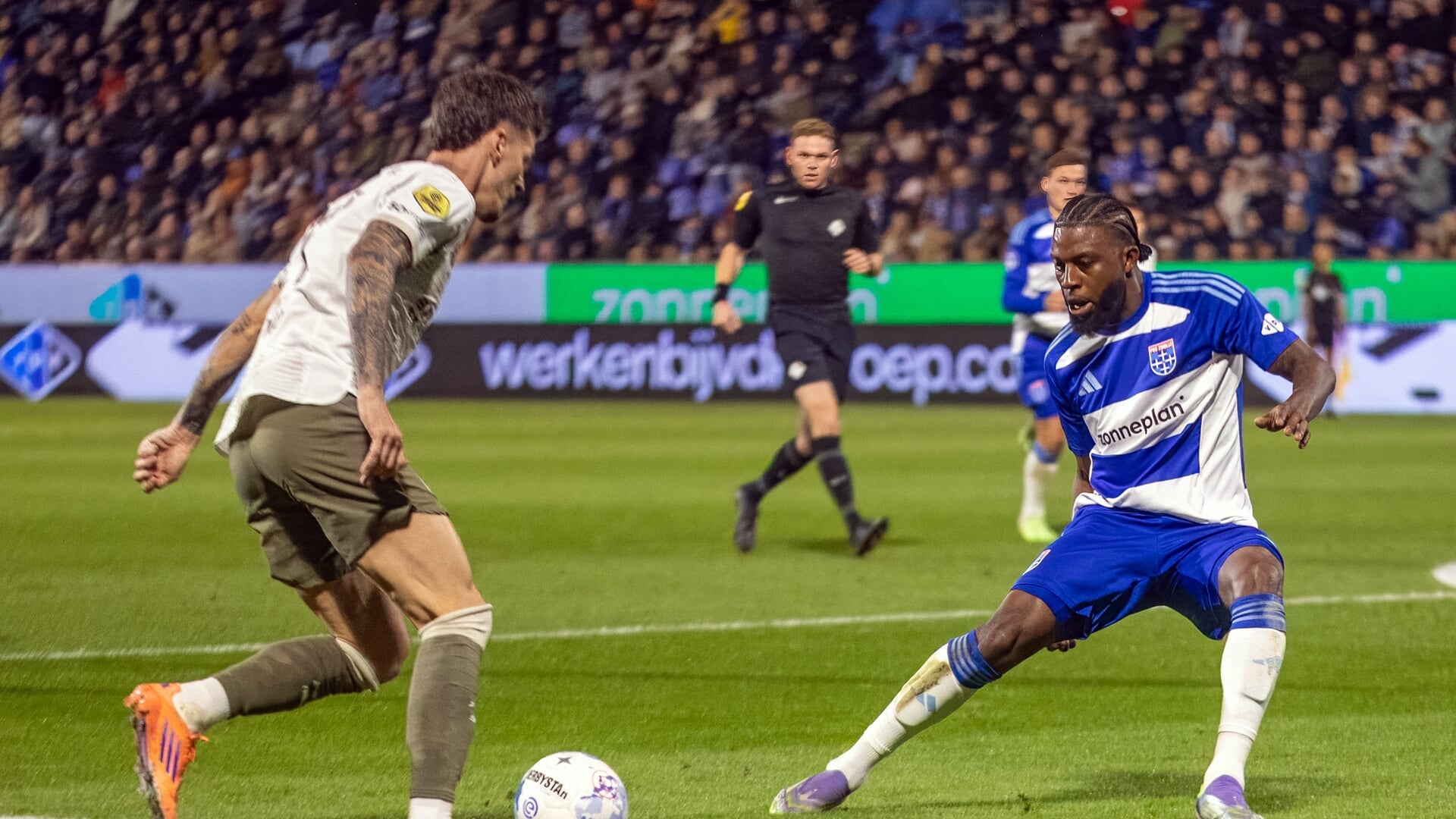 PEC Zwolle blijft overeind in stormloop NAC Breda