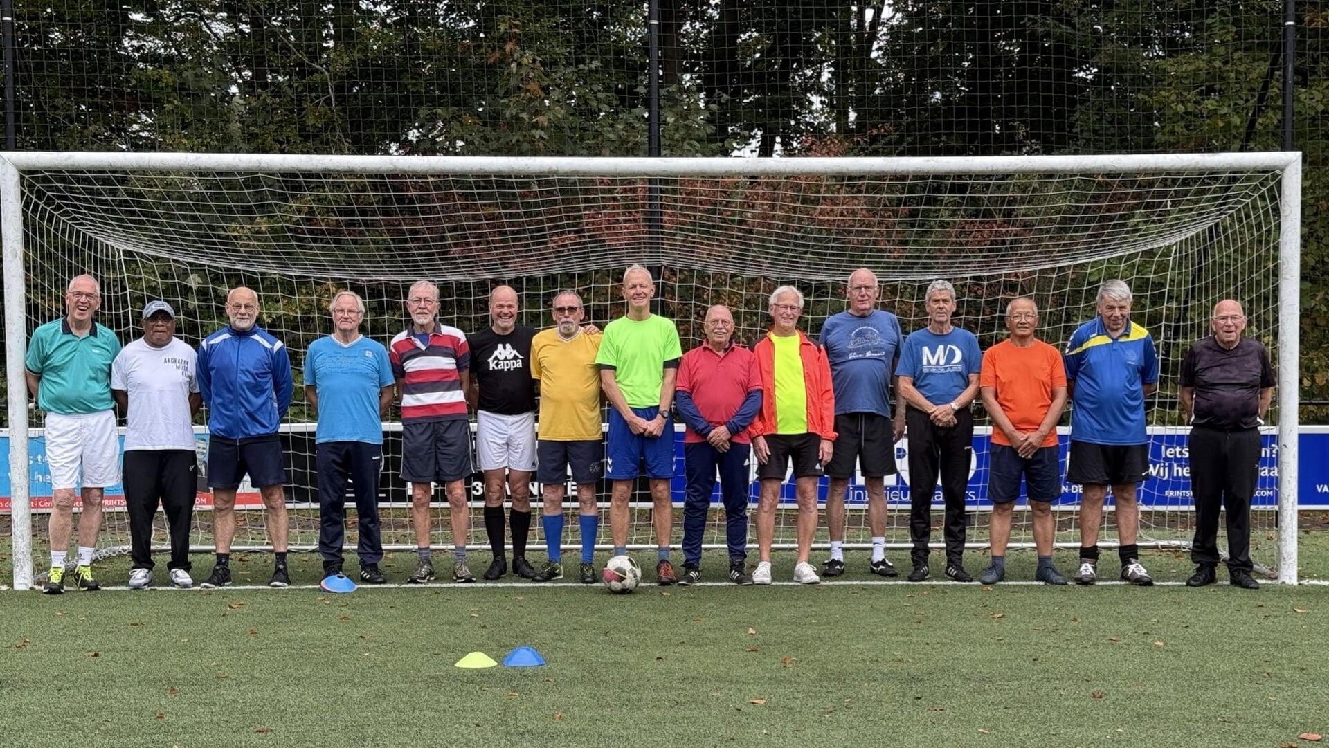 Team Walking Football speelt kleurrijk