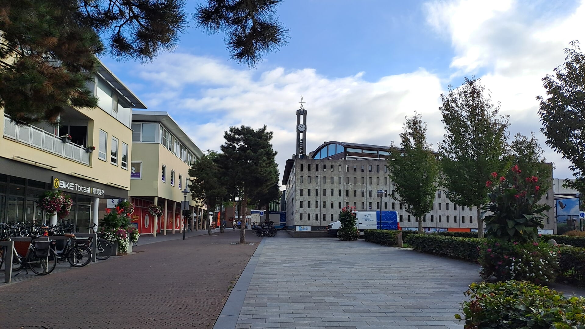 “Verplaats markt gedeeltelijk van Kerkplein naar Marktpad”
