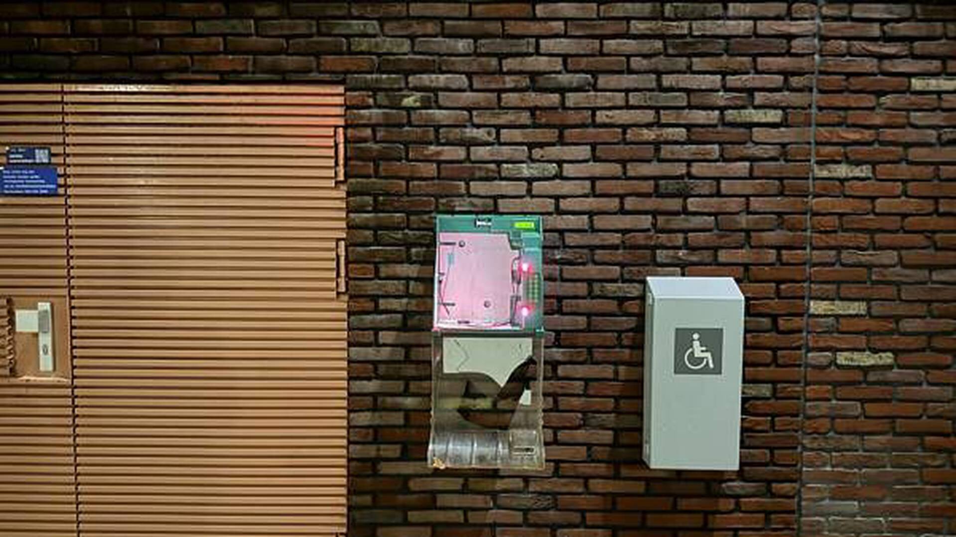 AED-kast vernield aan Wingerd en hartstarter gestolen