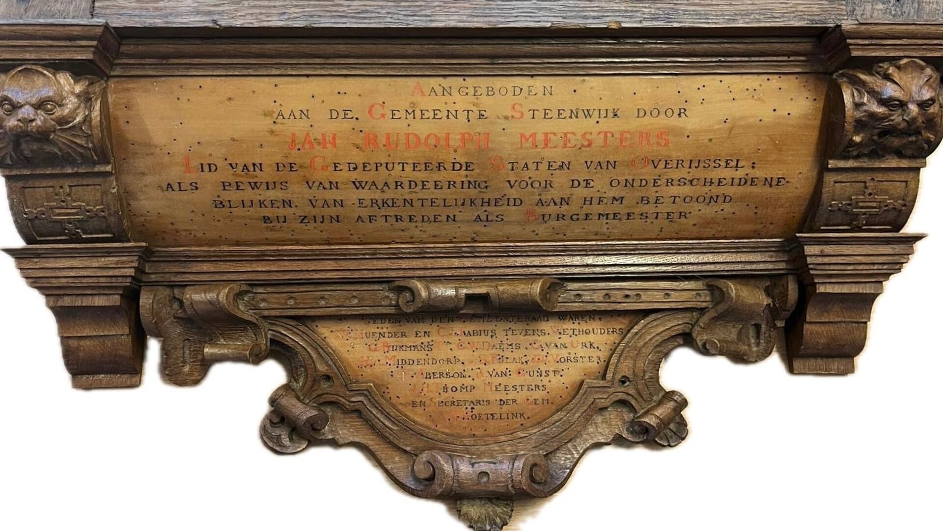 Stadsmuseum Steenwijk heeft bijzonder aanwinst: Gosse Pit vindt houten ornament bij afvalbrengstatio