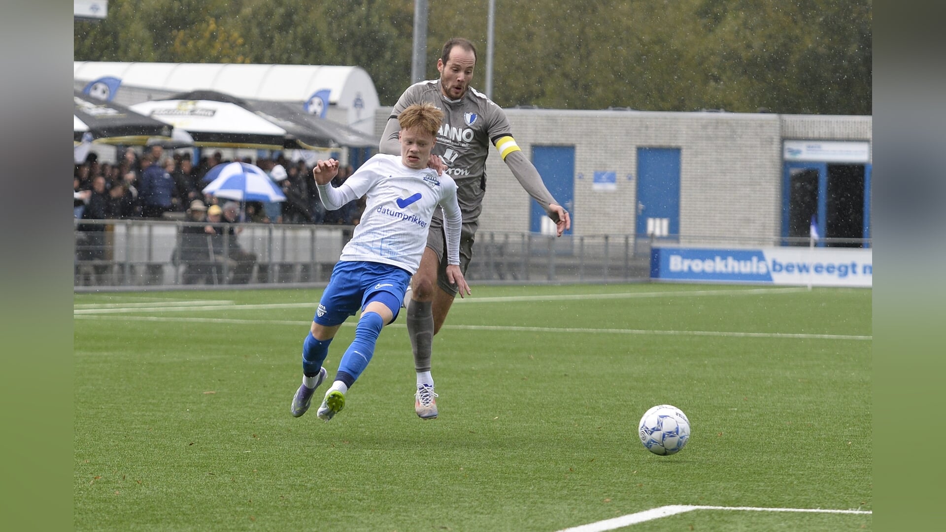 VV Zeewolde slaat Waterwijk pas na drie rode kaarten van zich af