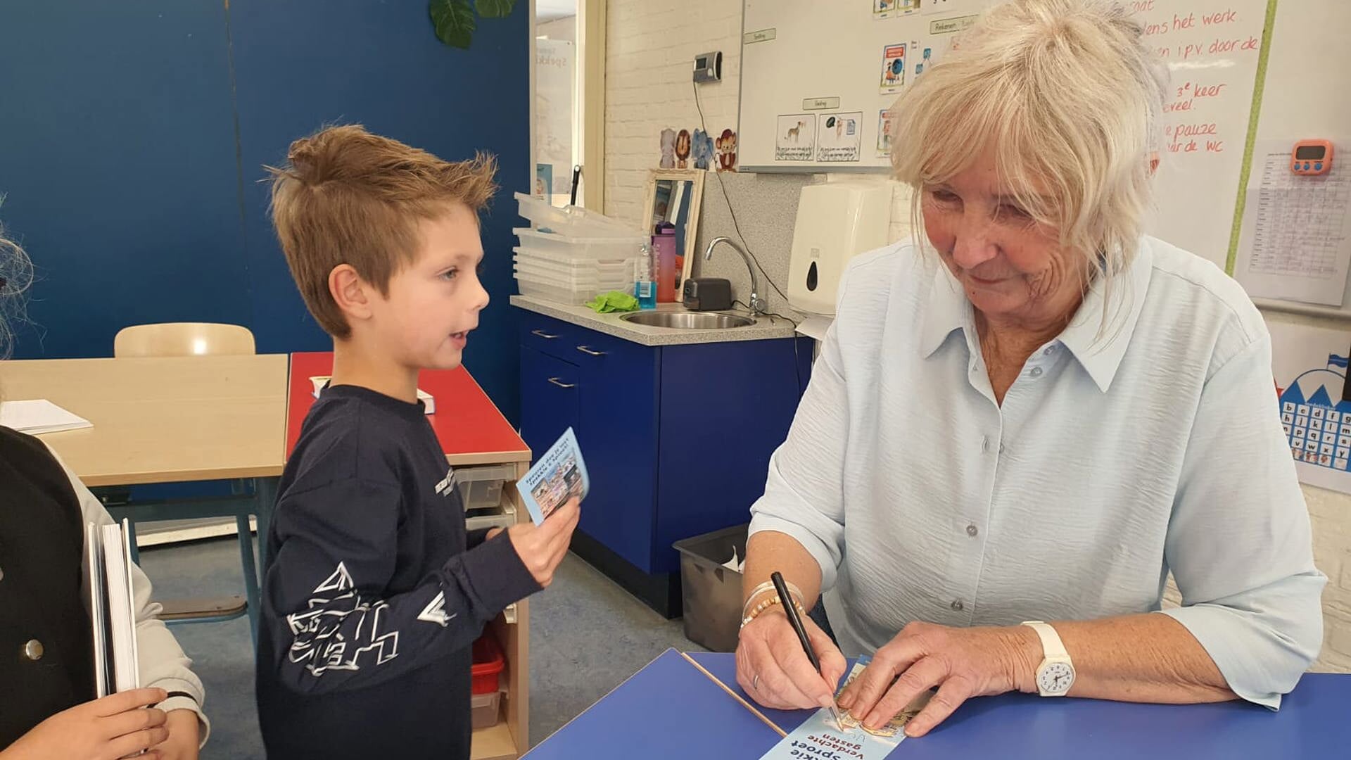Schrijfster van bekende kinderboeken Vivian den Hollander op obs Flevosprong