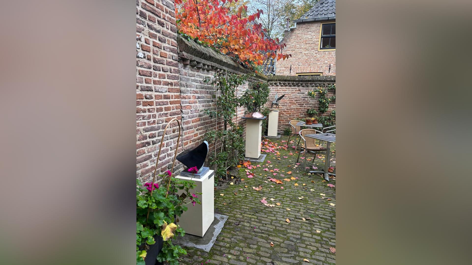 Nieuwe beelden Beeldhouwersgilde in tuin Voerman Stadsmuseum
