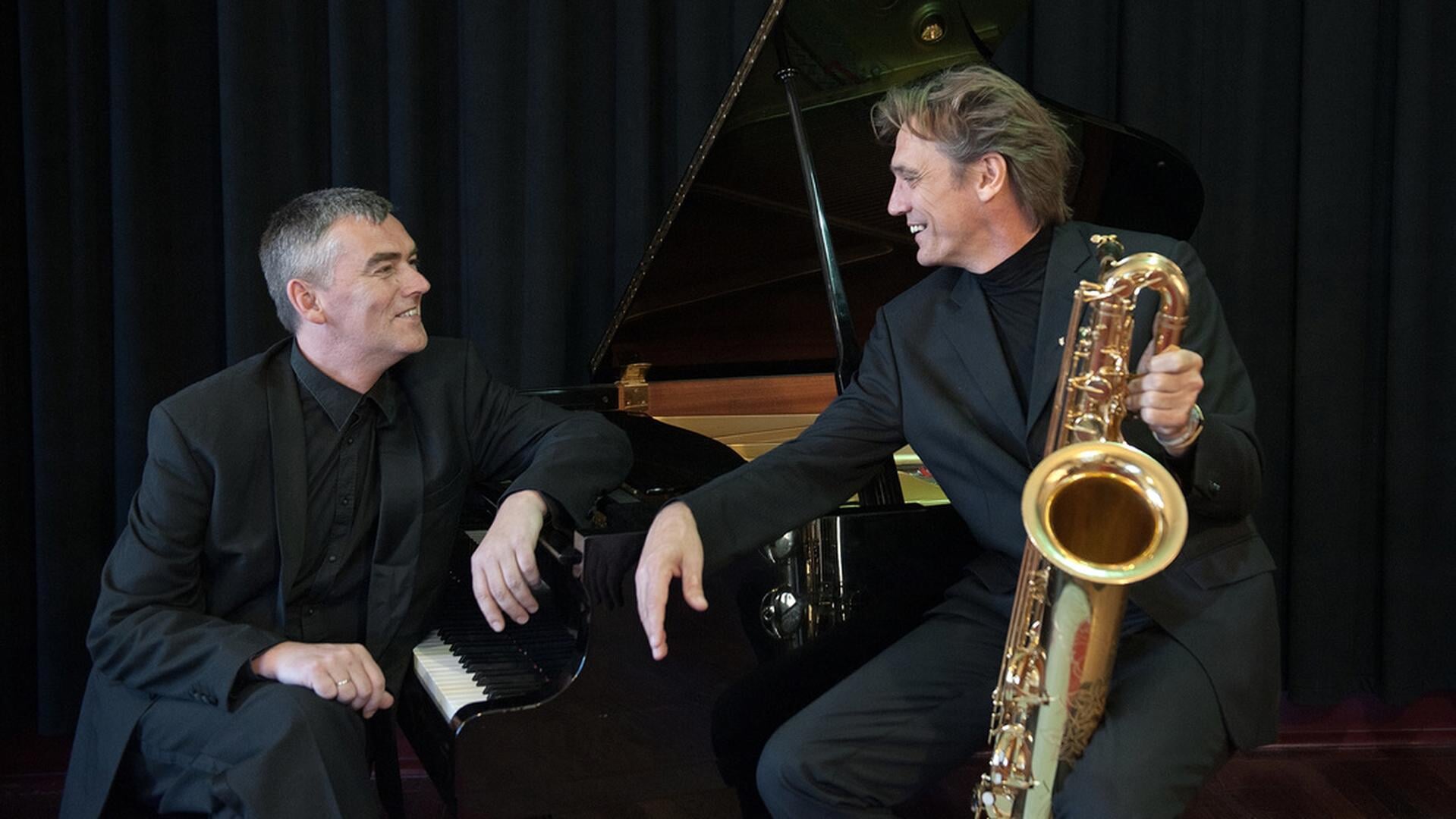Saxofonist Henk van Twillert en pianist Tjako van Schie musiceren samen