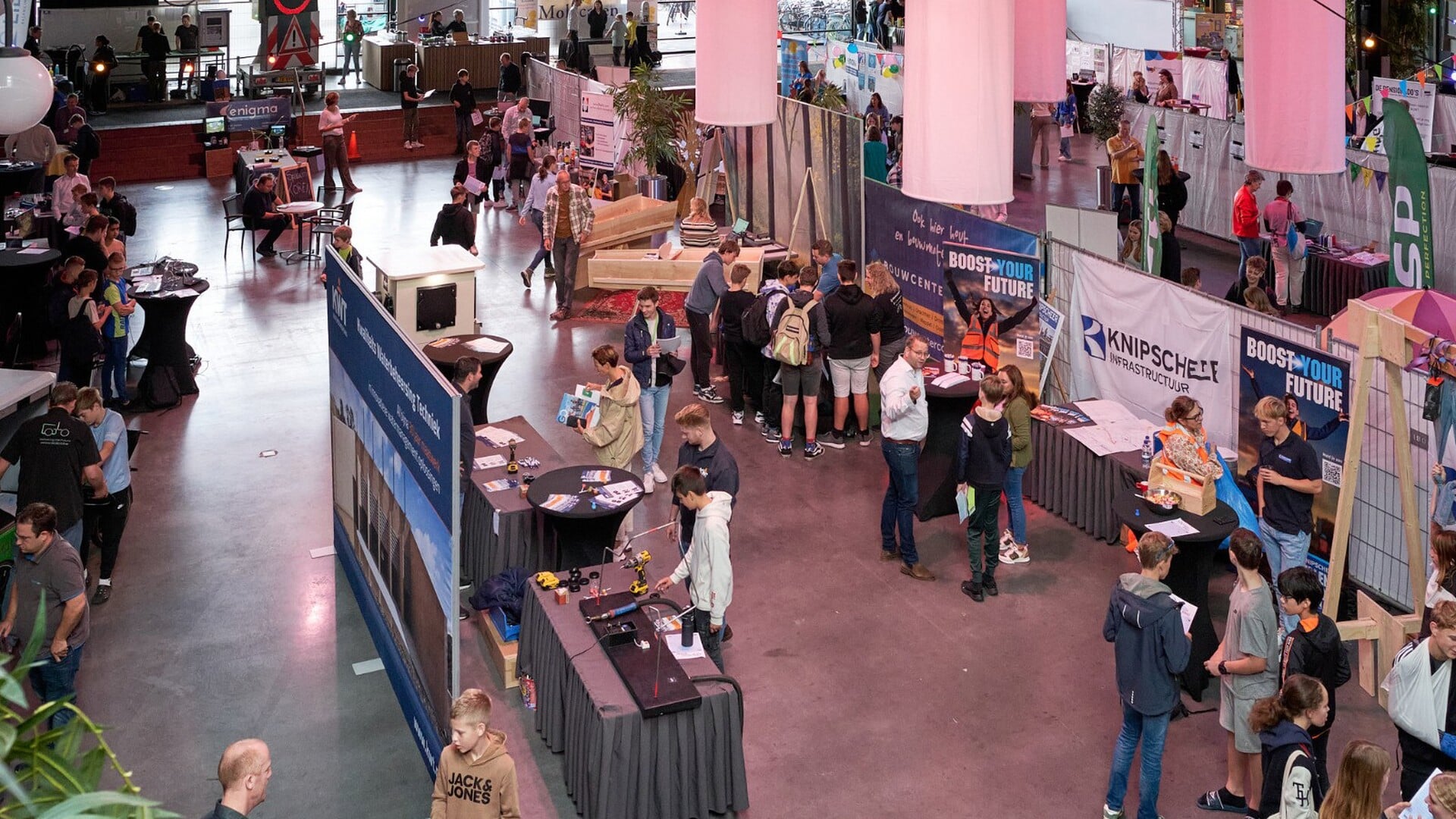 Drontense bedrijvenmarkt helpt scholieren met profielkeuze