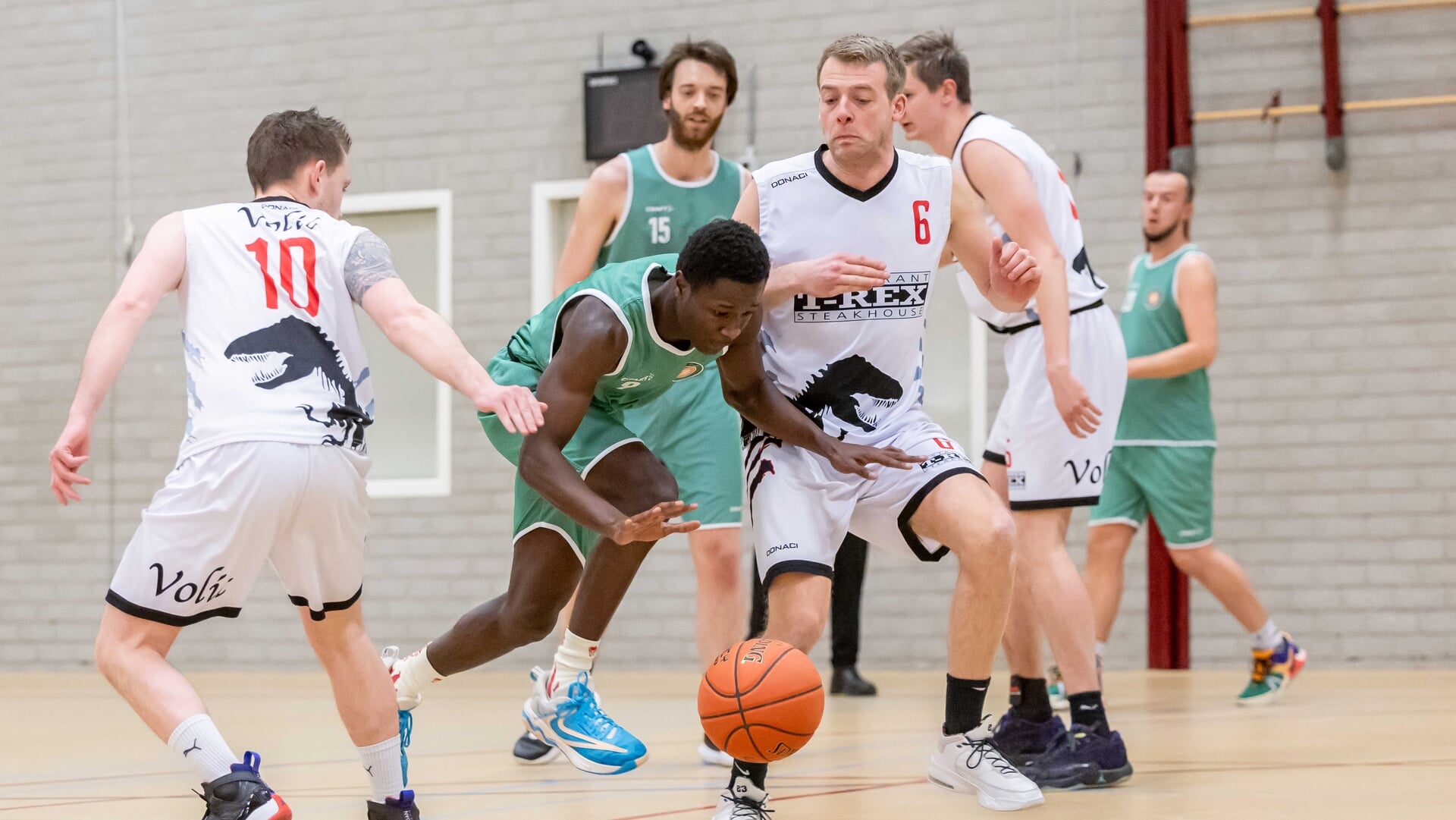 Groei brengt Lay Back Basketbal Kampen in de knel
