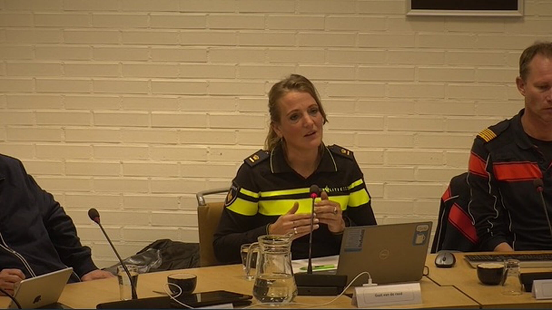 Wachttijden en zichtbaarheid zorgen voor debat over politiebureau