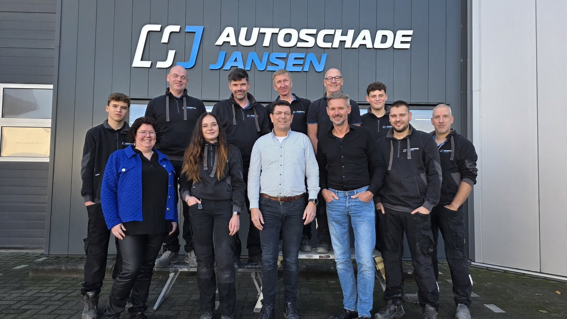 Autoschade Jansen viert 30-jarig jubileum met feestelijk open huis