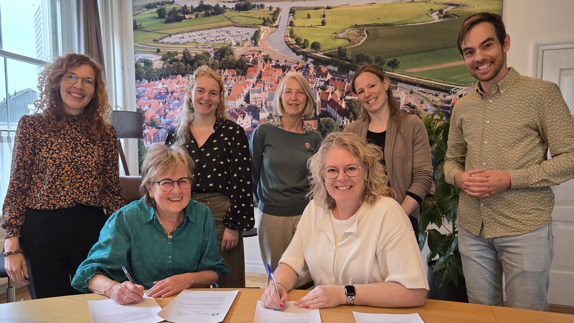 Wethouders en Groen Goud ondertekenen adoptieovereenkomst voor Park Assenrade