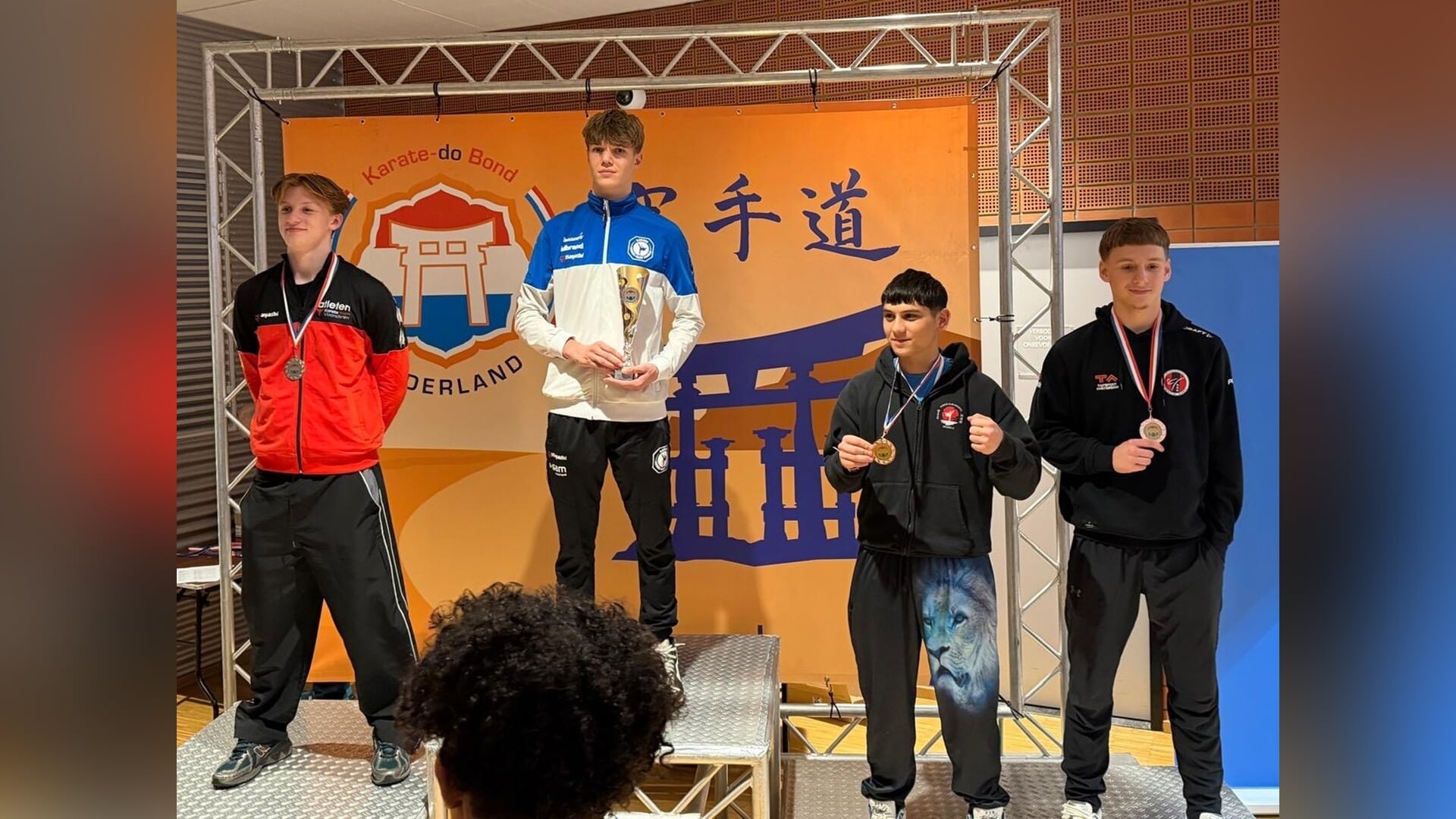 Senne Schuurman stoot door naar NK-karatetitel