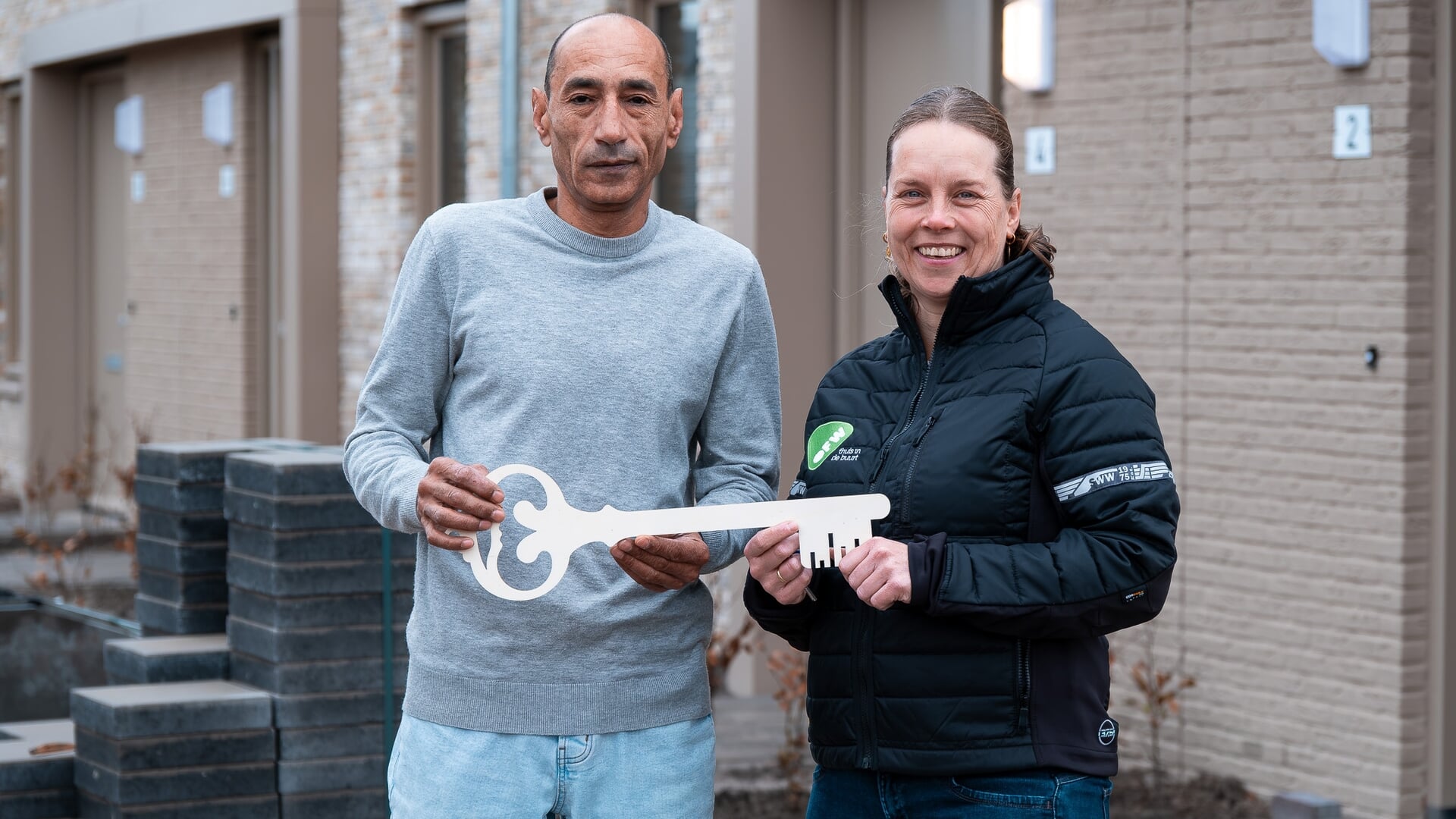 Eerste huurders ontvangen sleutel in nieuwbouwwijk Veldryck Dronten