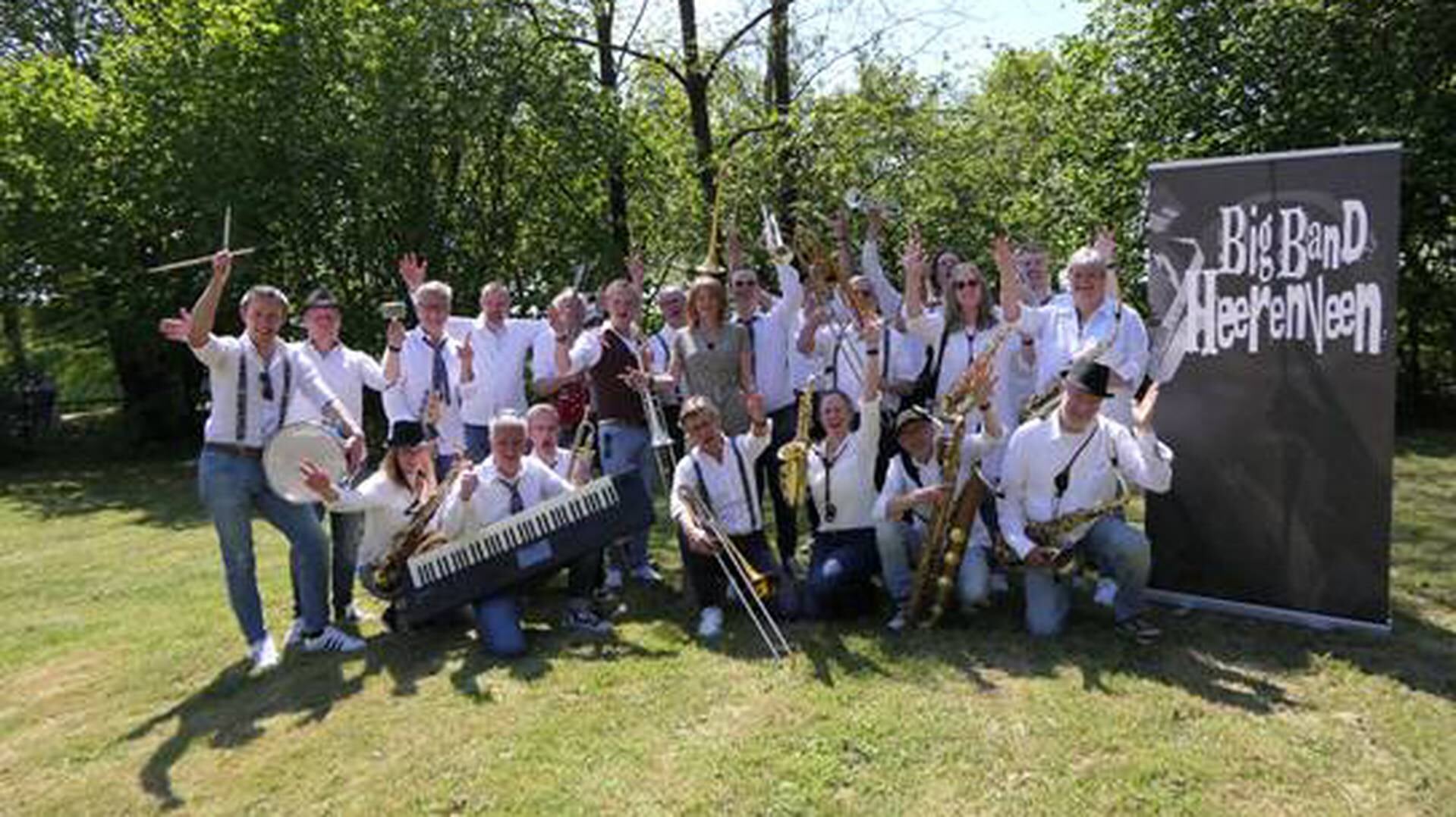 Bigband Heerenveen in derde Plugin-Plugout sessie In Café Gelderingen